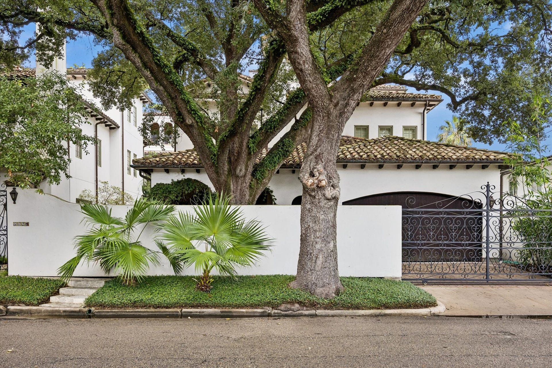 5120 Mt Vernon, Houston, TX 77006 Welcome home to 5120 Mt. Vernon.