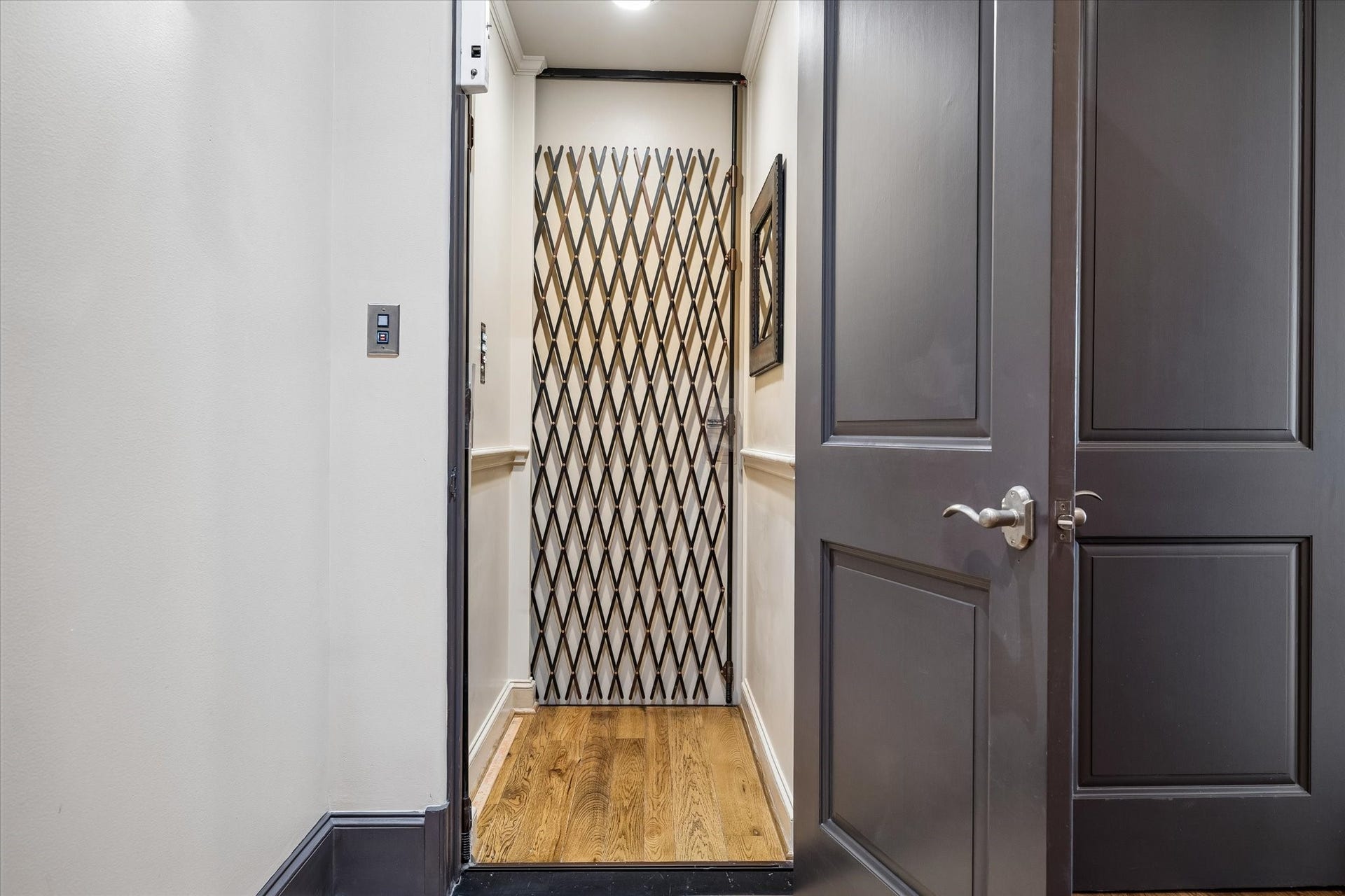 5120 Mt Vernon, Houston, TX 77006 The dual-door elevator goes to all three floors.
