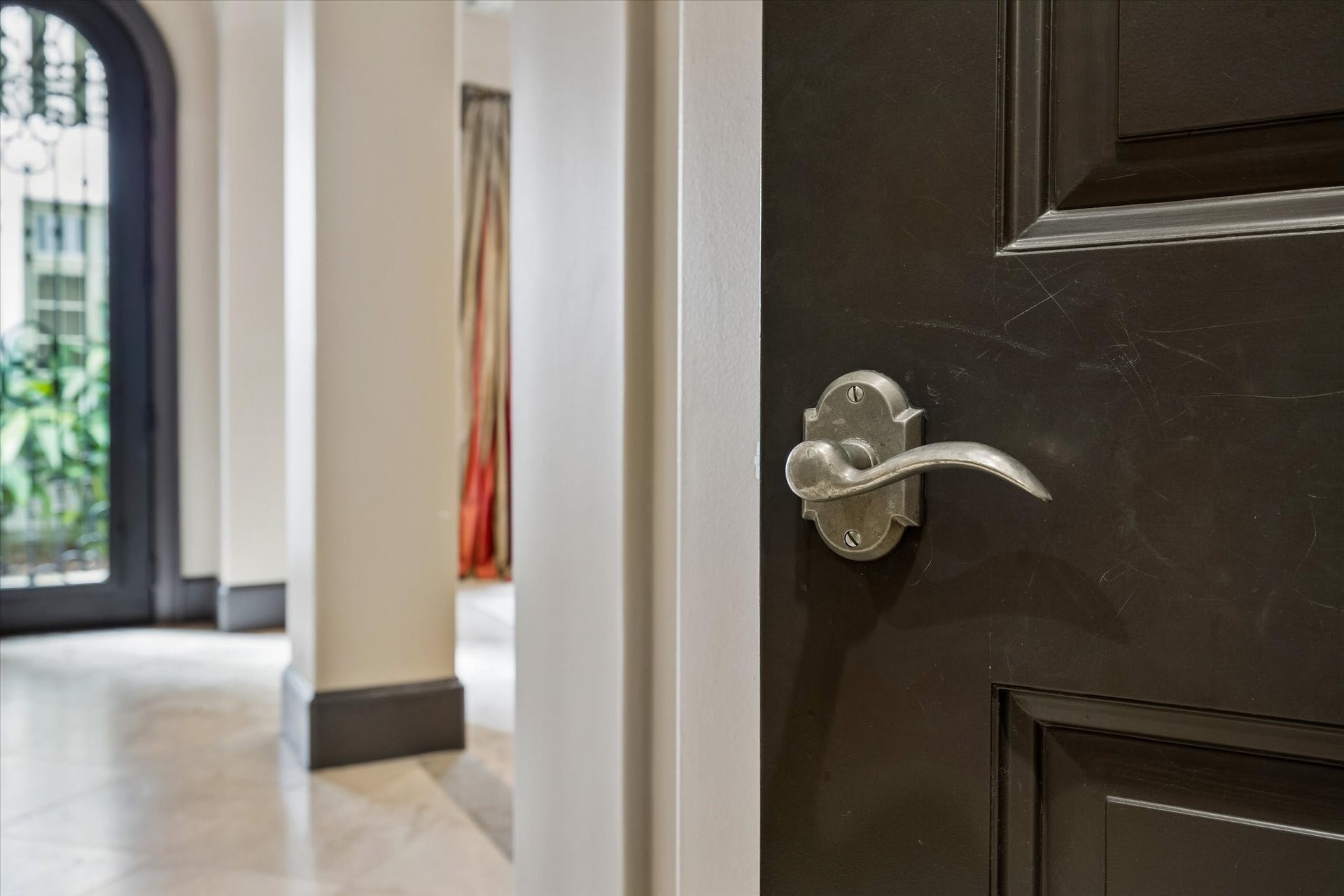 5120 Mt Vernon, Houston, TX 77006 No detail is too small. All hardware in the house is designer grade.