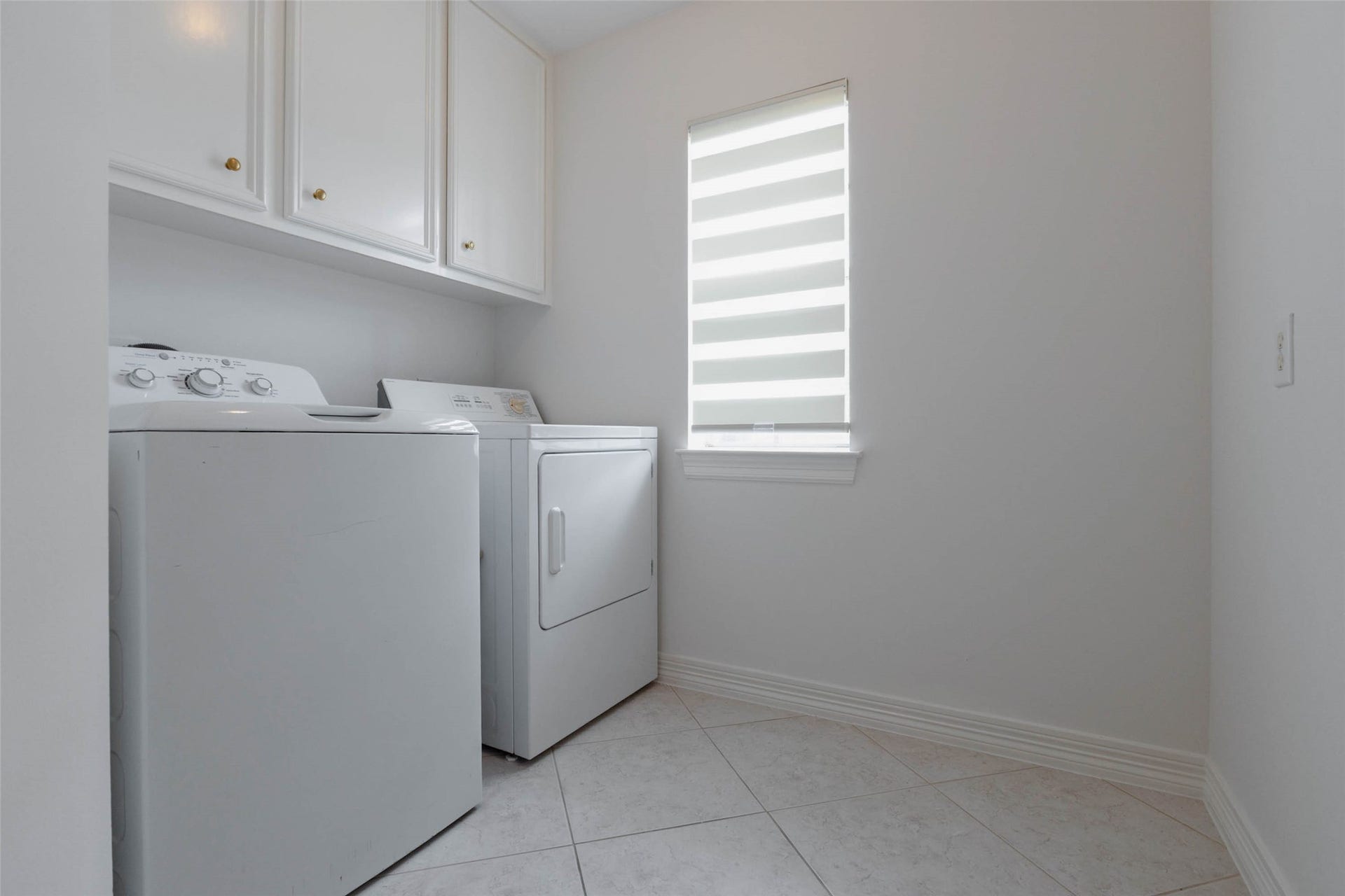 4911 Avondale Drive, Sugar Land, TX 77479 4911 Avondale Drive, Sugar Land, TX 77479