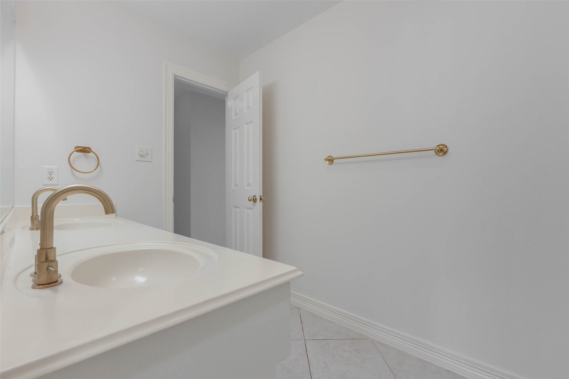 4911 Avondale Drive, Sugar Land, TX 77479 4911 Avondale Drive, Sugar Land, TX 77479