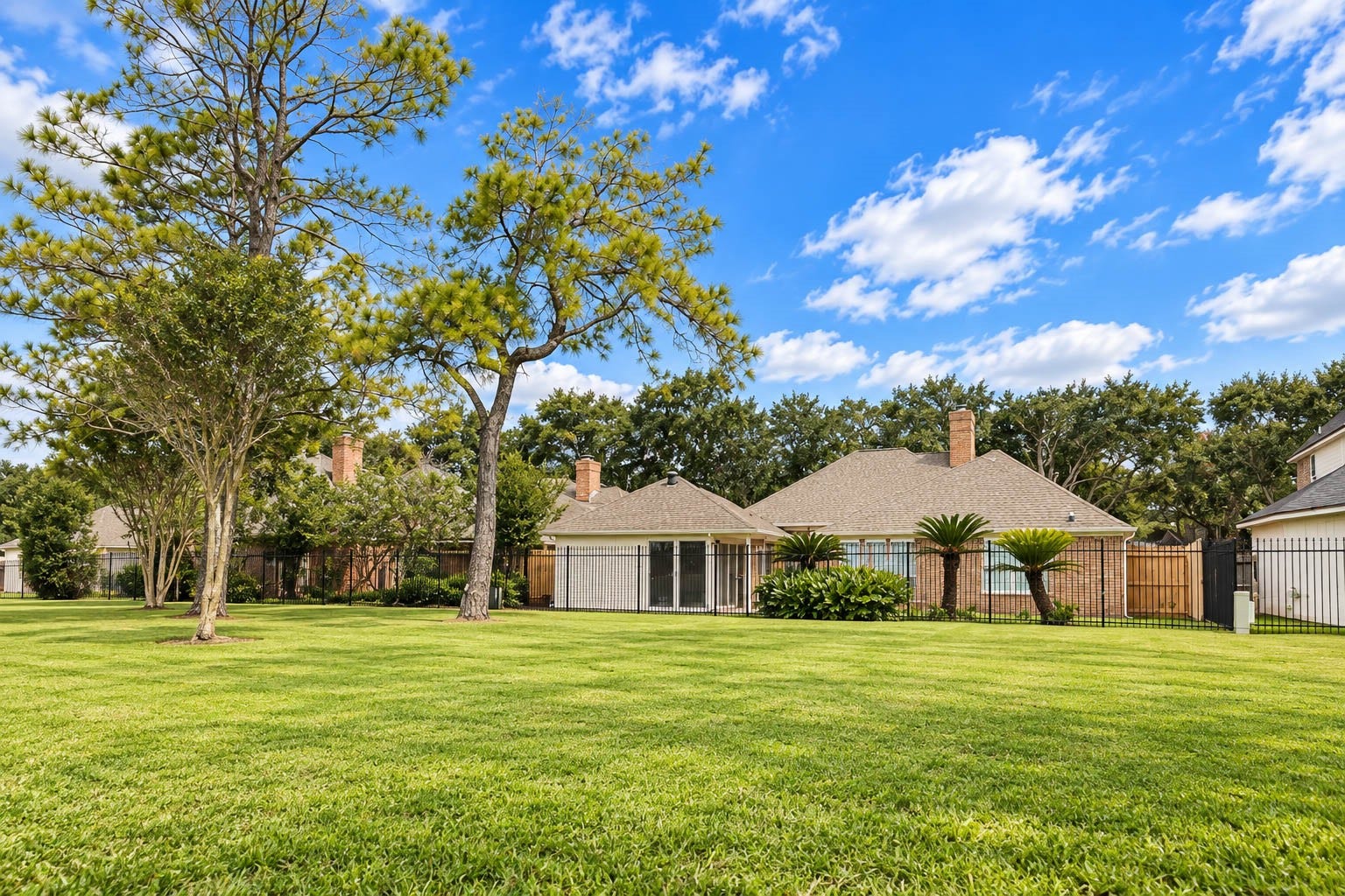 4911 Avondale Drive, Sugar Land, TX 77479 4911 Avondale Drive, Sugar Land, TX 77479