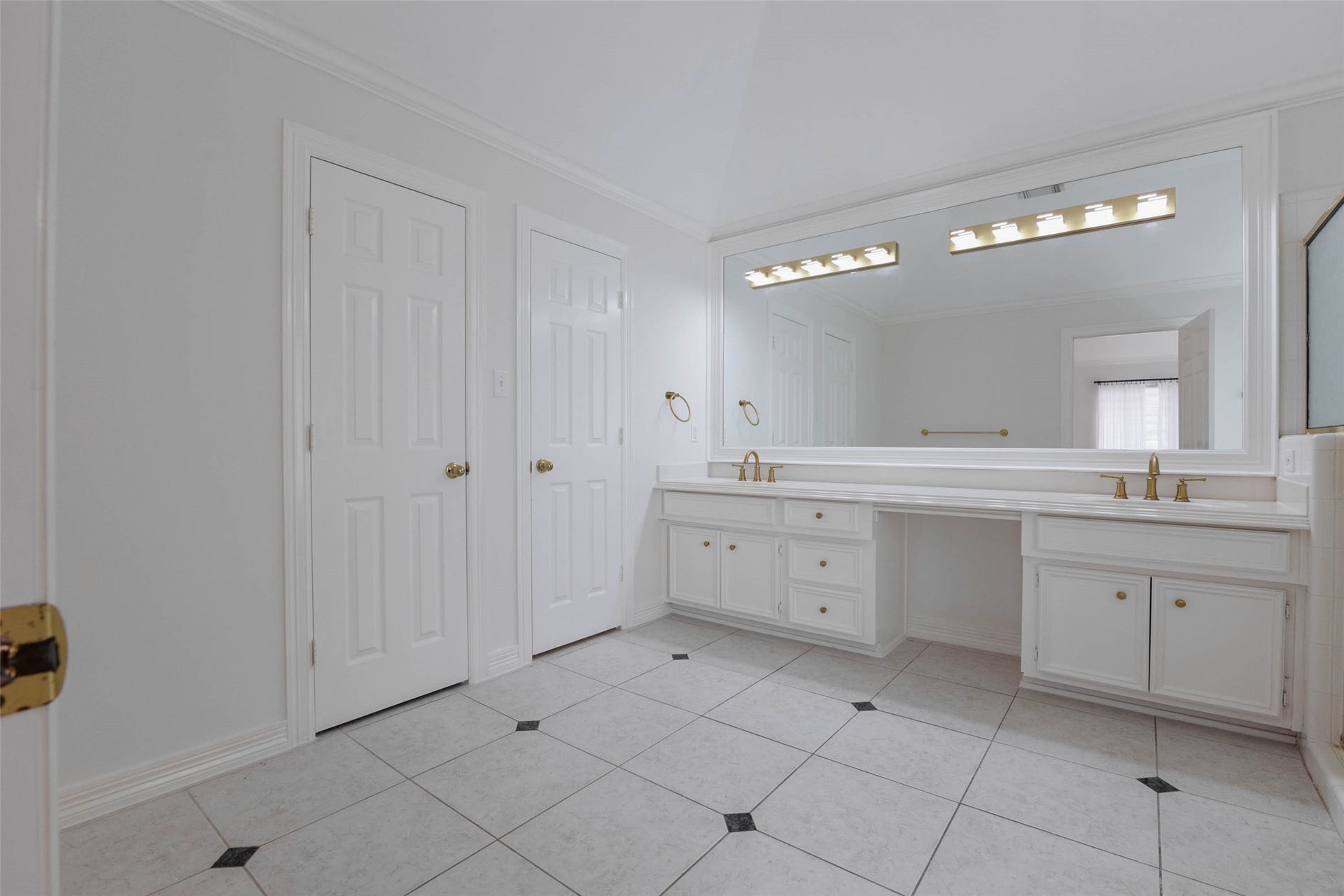 4911 Avondale Drive, Sugar Land, TX 77479 4911 Avondale Drive, Sugar Land, TX 77479