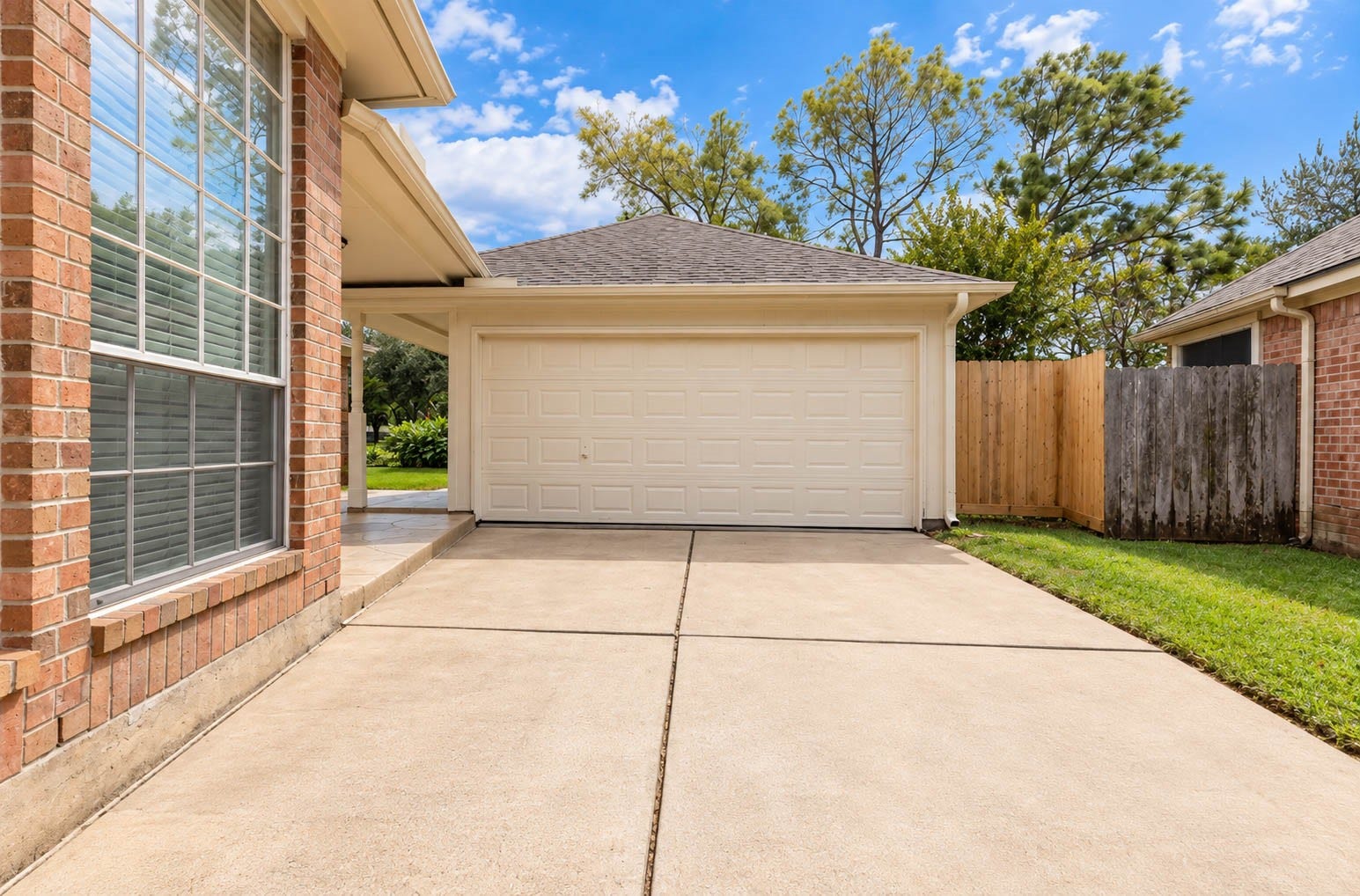 4911 Avondale Drive, Sugar Land, TX 77479 4911 Avondale Drive, Sugar Land, TX 77479