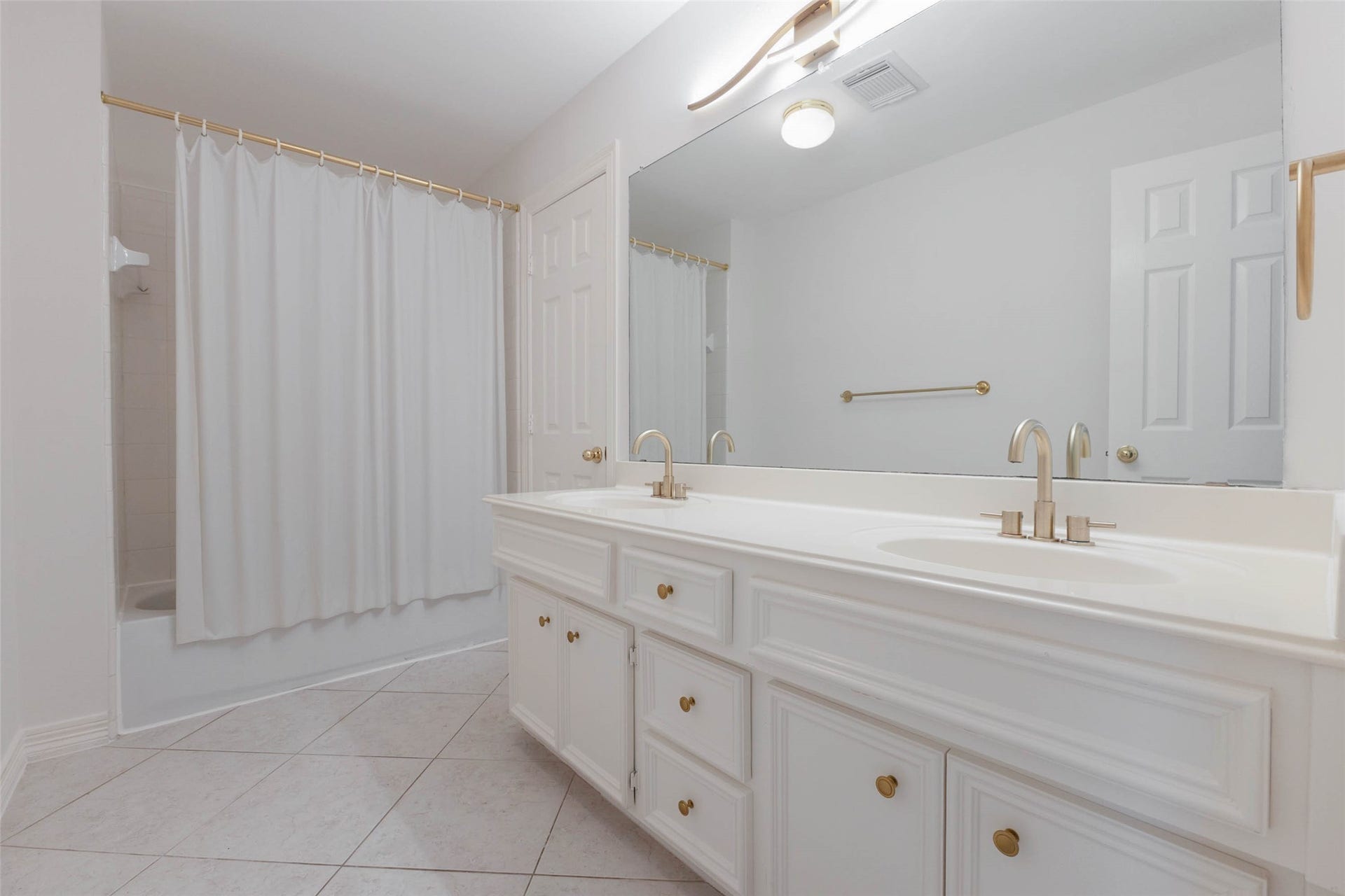 4911 Avondale Drive, Sugar Land, TX 77479 4911 Avondale Drive, Sugar Land, TX 77479