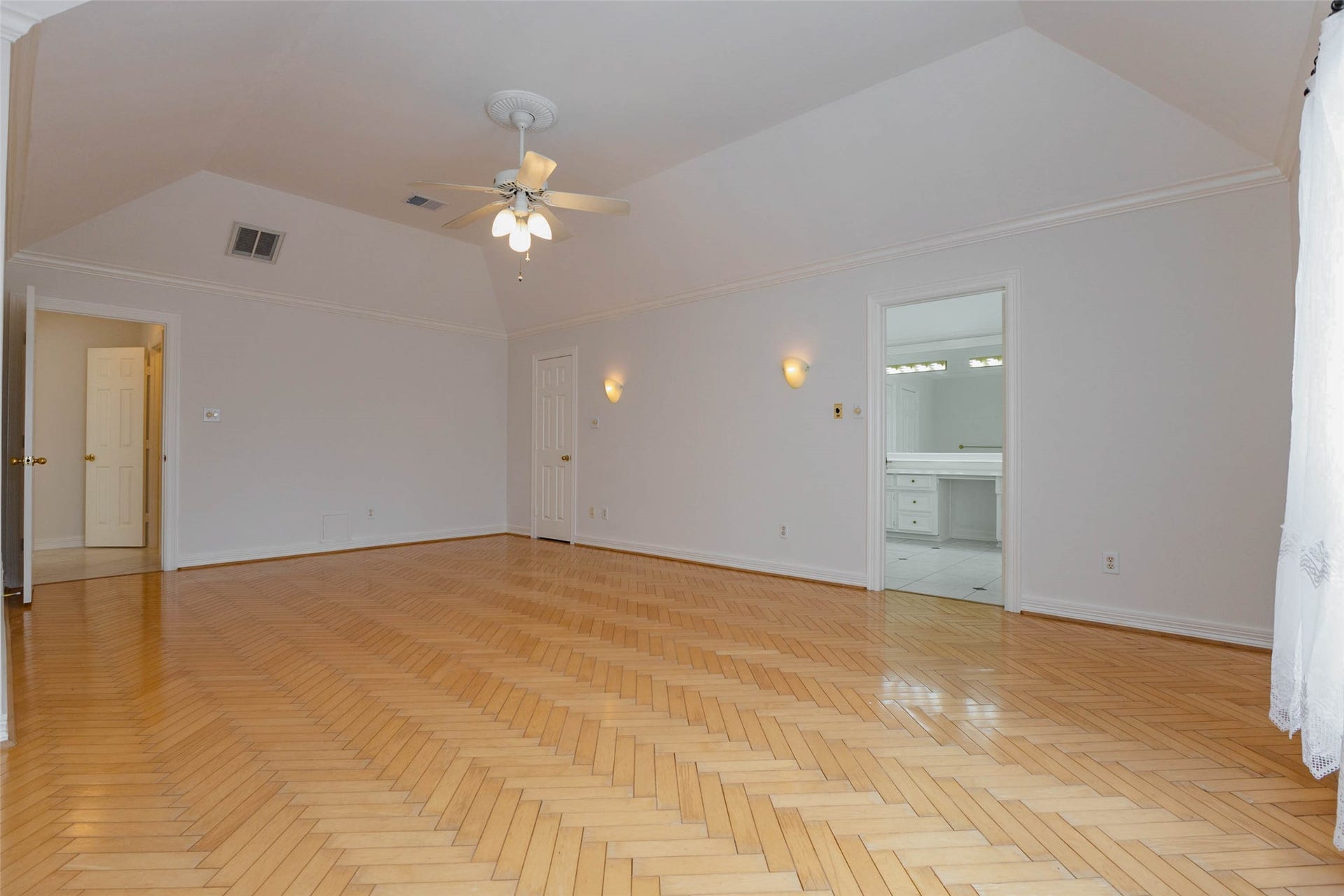 4911 Avondale Drive, Sugar Land, TX 77479 4911 Avondale Drive, Sugar Land, TX 77479