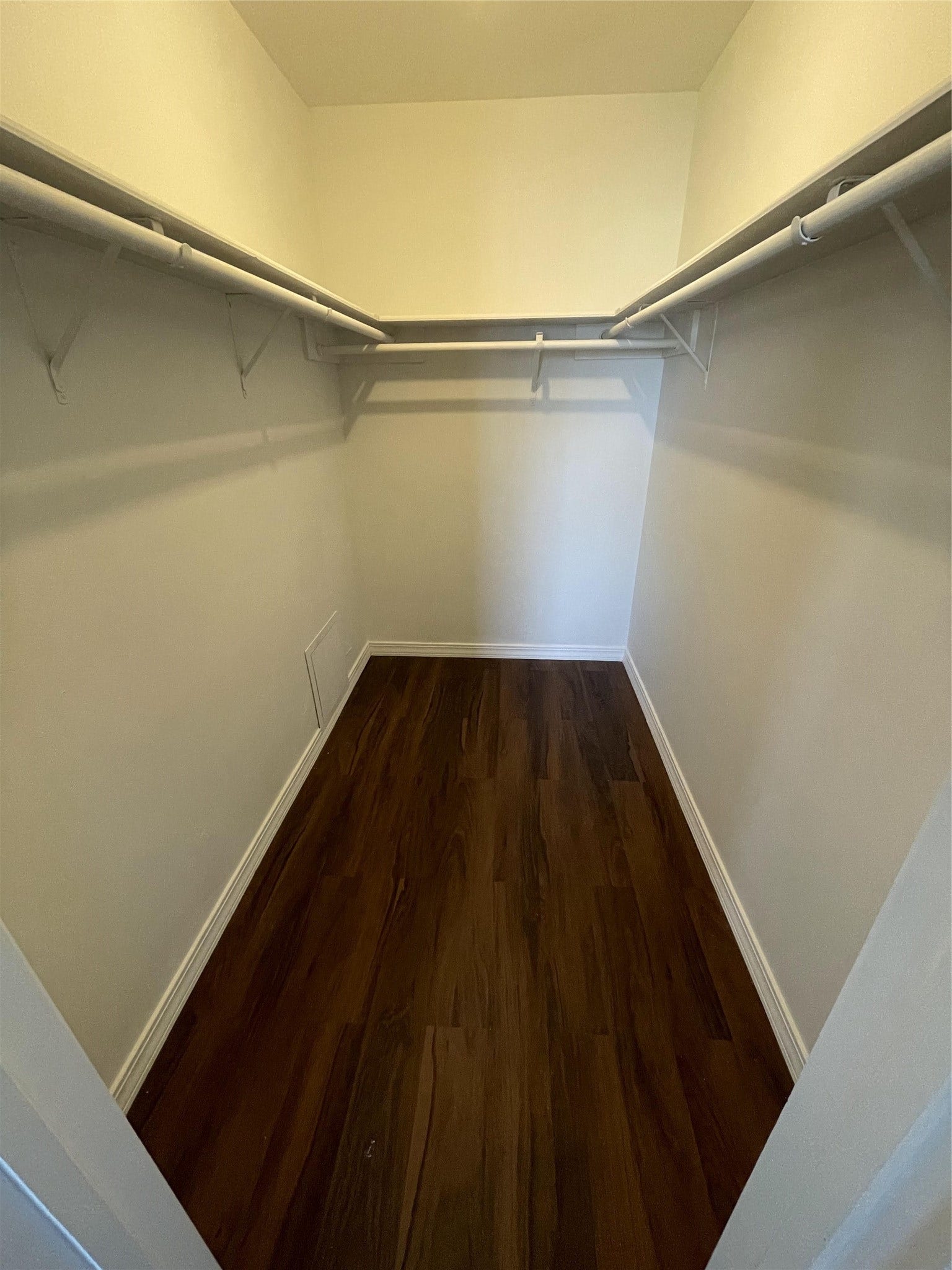 2915 Garden Lane, Sugar Land, TX 77479 Spacious walk-in closet for the master bedroom