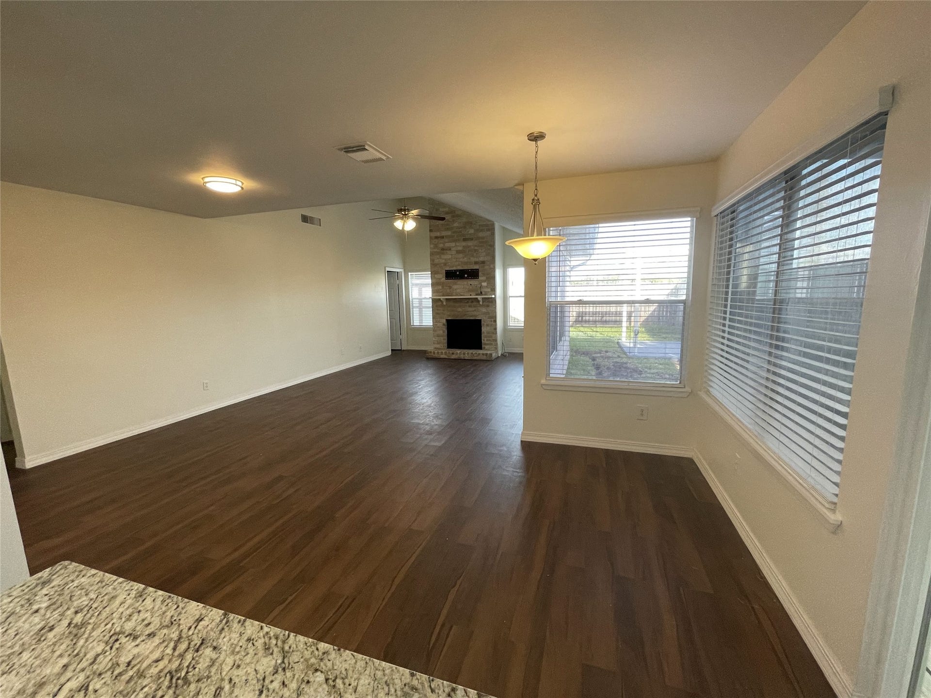 2915 Garden Lane, Sugar Land, TX 77479 Beautiful open concept living area