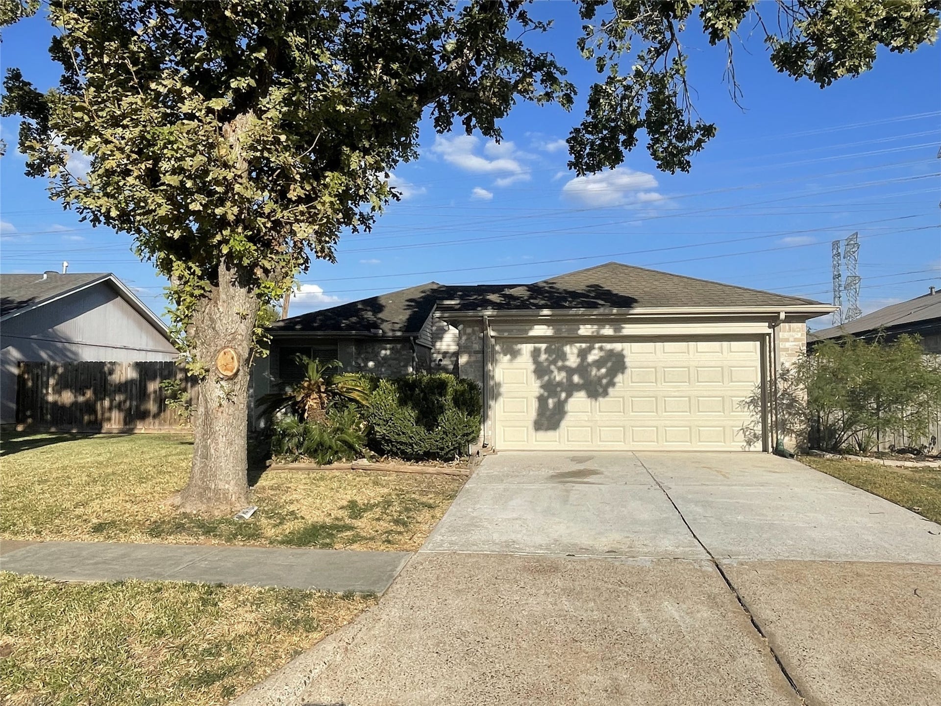 2915 Garden Lane, Sugar Land, TX 77479 Front of the house