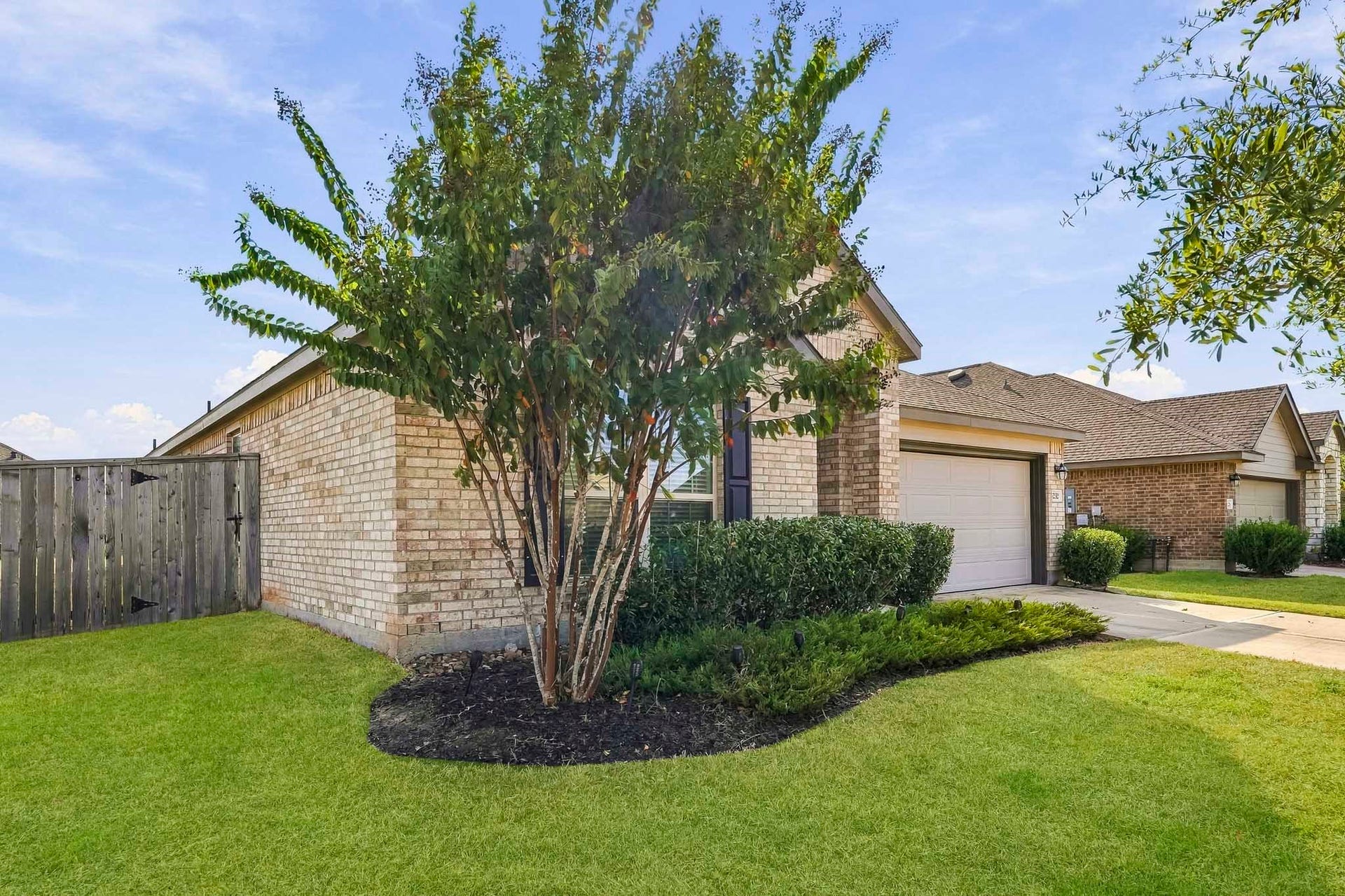 5232 Pine Pass Drive, Rosenberg, TX 77469 Ready to call home!