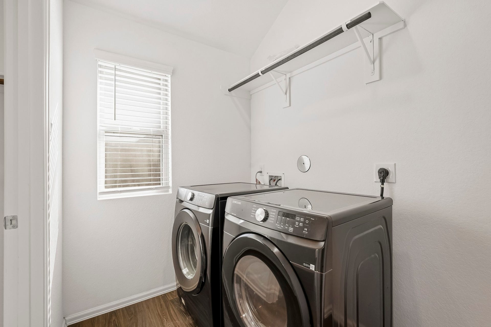 5232 Pine Pass Drive, Rosenberg, TX 77469 Washer and dryer convey!
