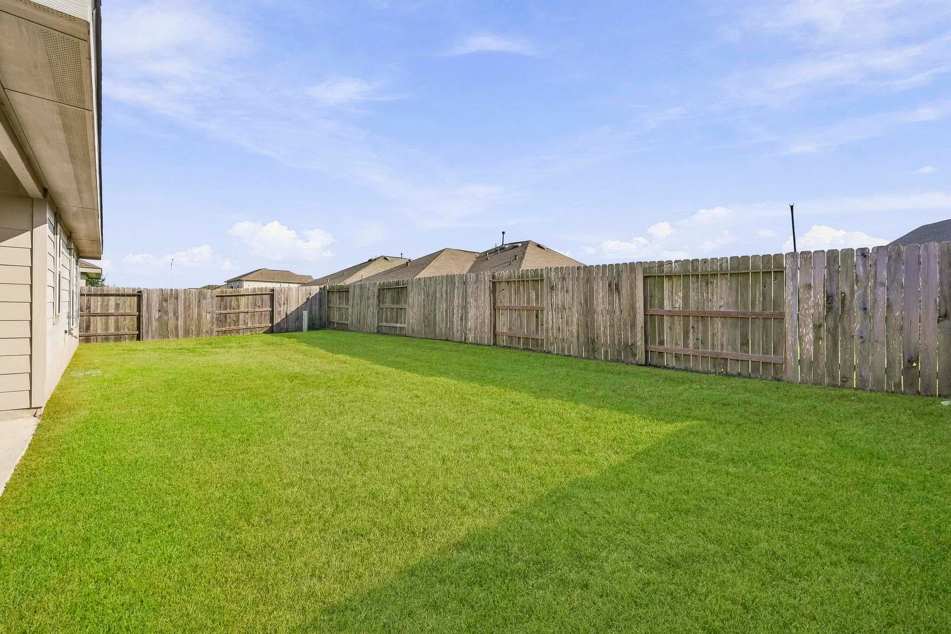 5232 Pine Pass Drive, Rosenberg, TX 77469 Look at the size of this yard!