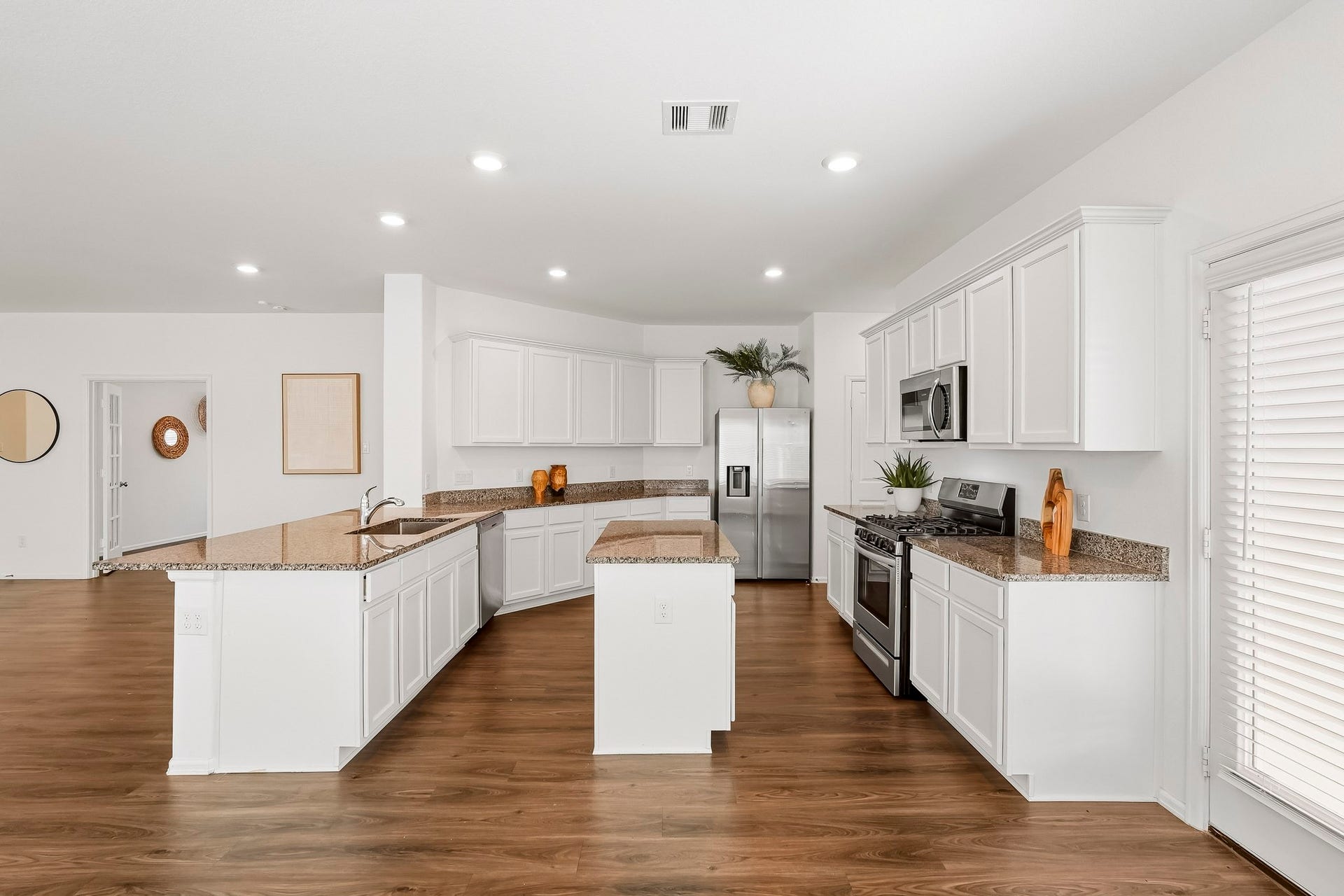 5232 Pine Pass Drive, Rosenberg, TX 77469 Island counter and granite on all solid surfaces.
