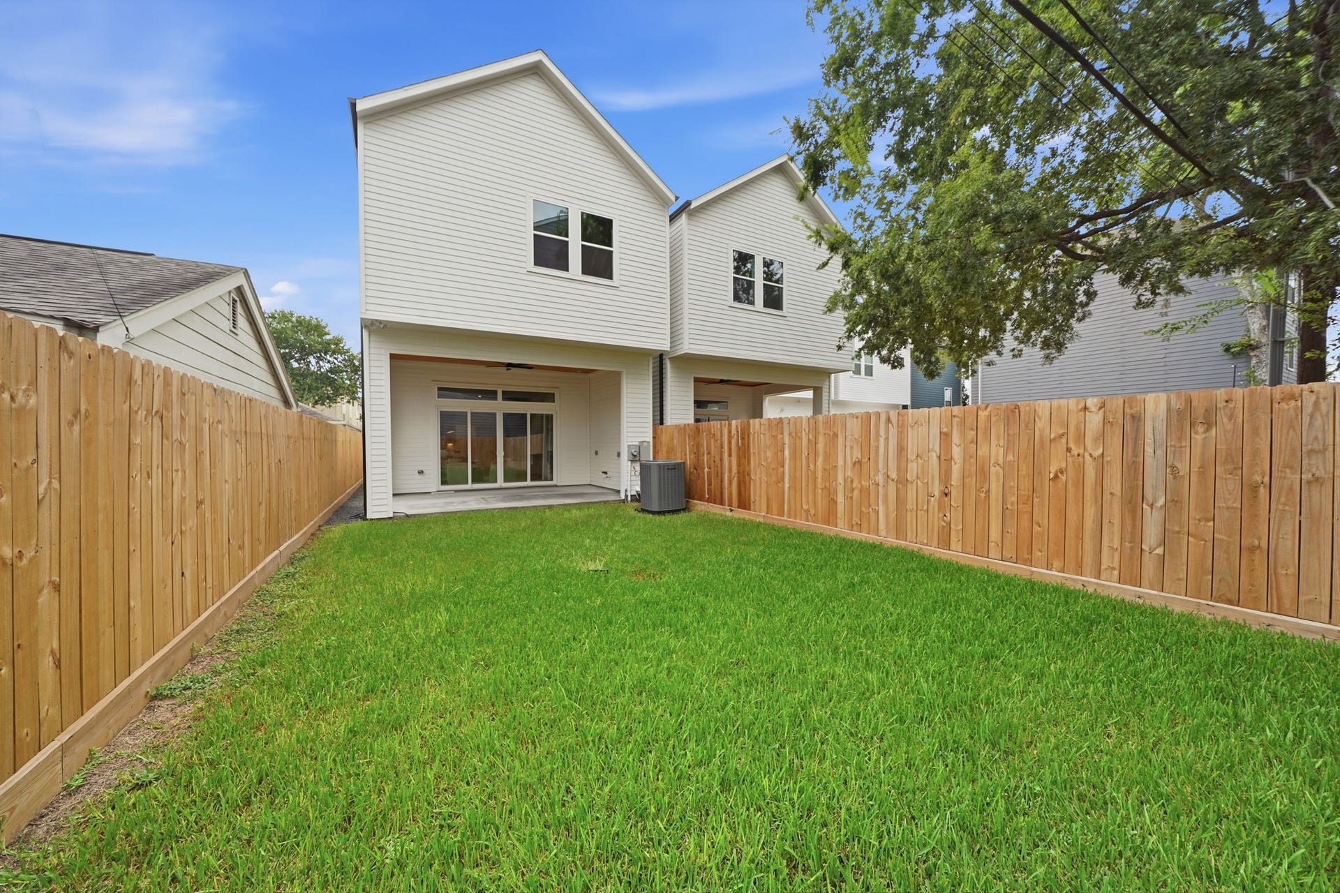 607 W 27th Street, Houston, TX 77008 607 W 27th Street, Houston, TX 77008
