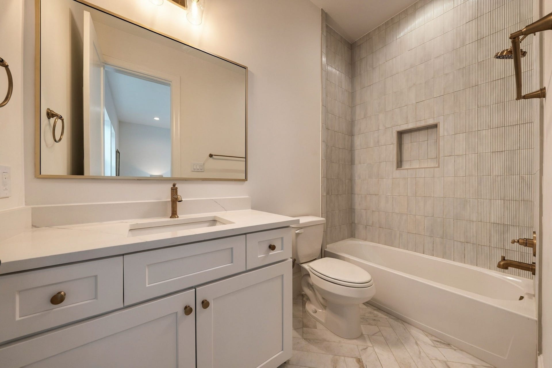 607 W 27th Street, Houston, TX 77008 607 W 27th Street, Houston, TX 77008
