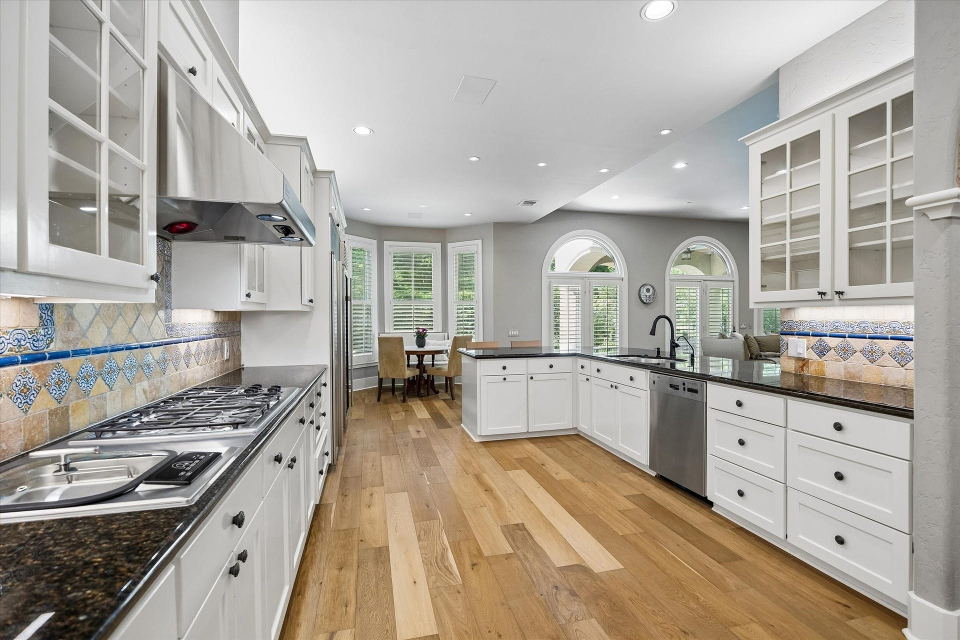 View of the kitchen towards breakfast room.