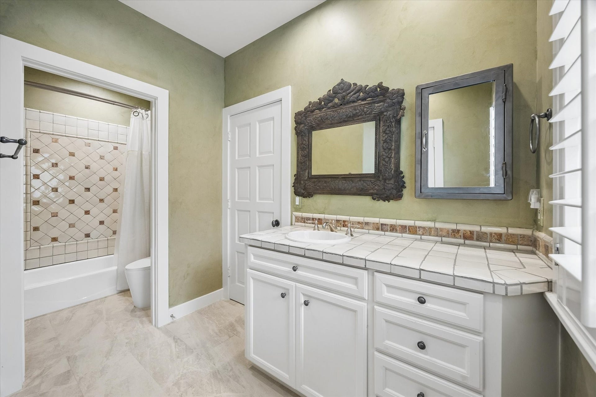 Ensuite bath