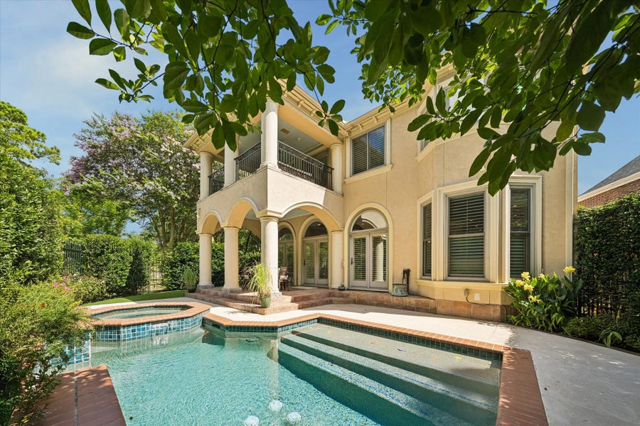 Property photo for 1106 Bayou Island Drive, Houston, TX