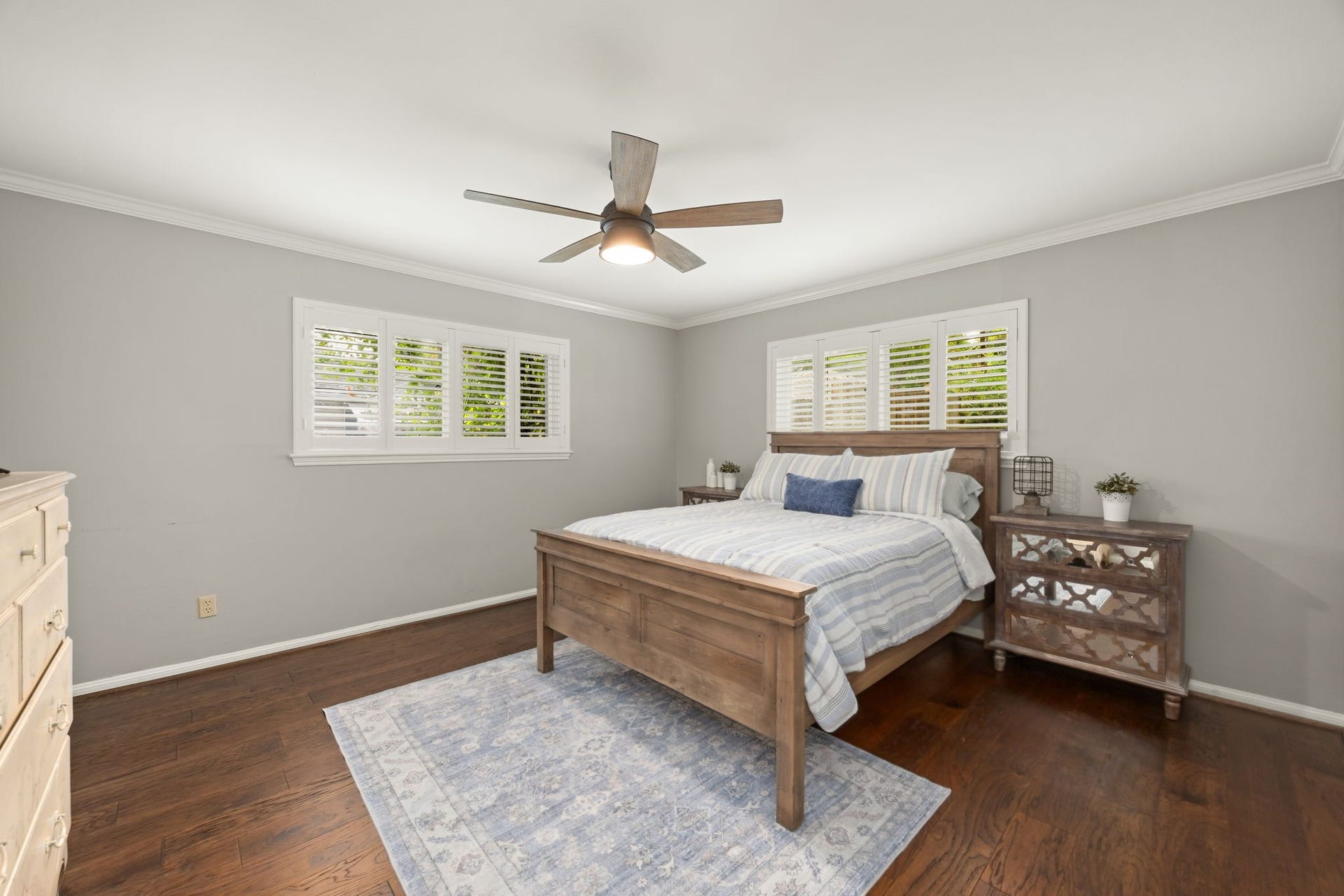 10831 Britoak Lane, Houston, TX 77079 The bedroom downstairs has two closets and an ensuite bath. It can be a first floor primary or guest bedroom.
