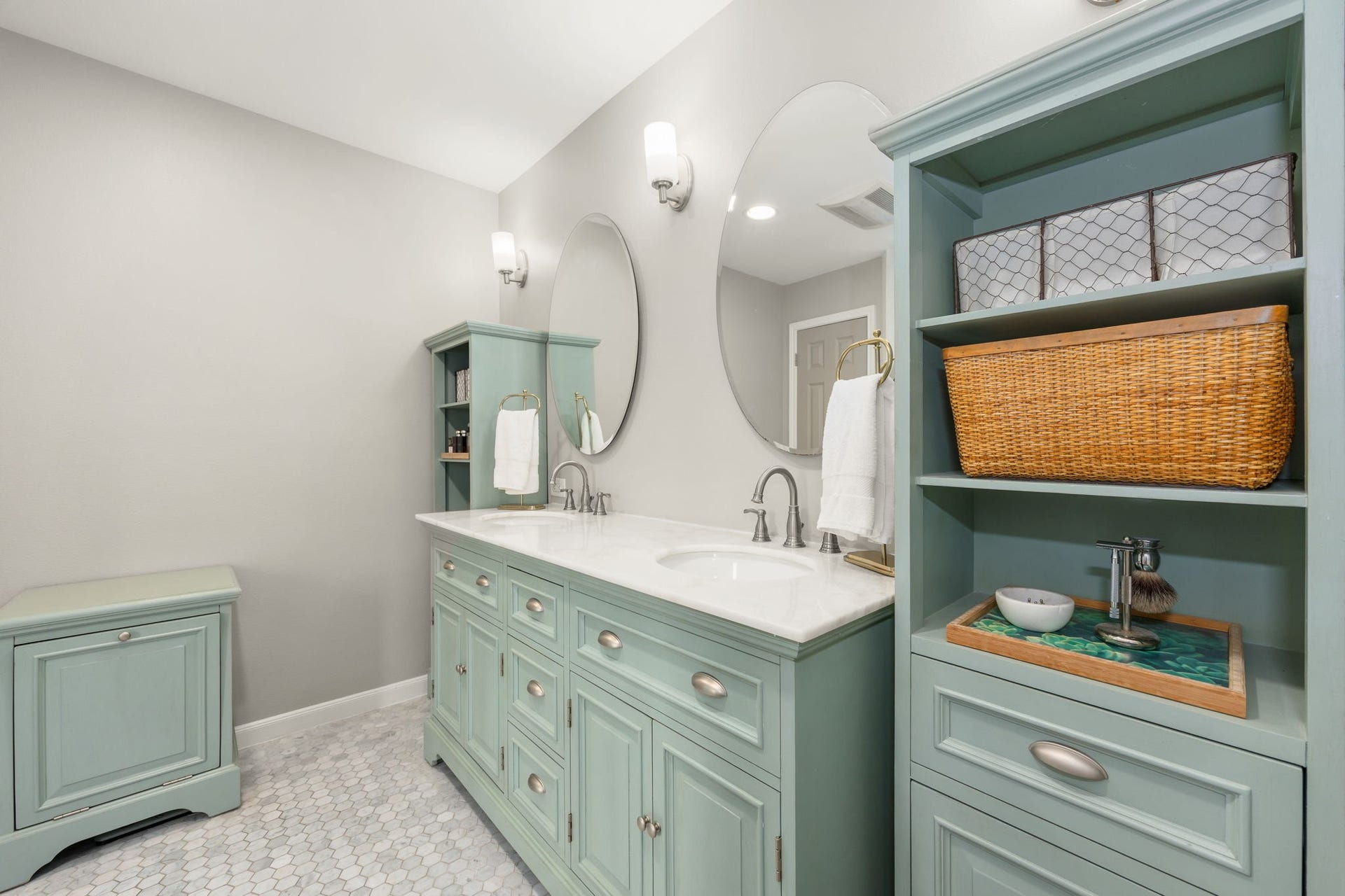 10831 Britoak Lane, Houston, TX 77079 10831 Britoak Lane, Houston, TX 77079