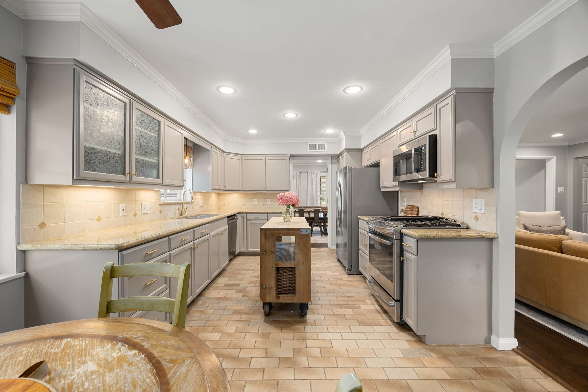 10831 Britoak Lane, Houston, TX 77079 10831 Britoak Lane, Houston, TX 77079