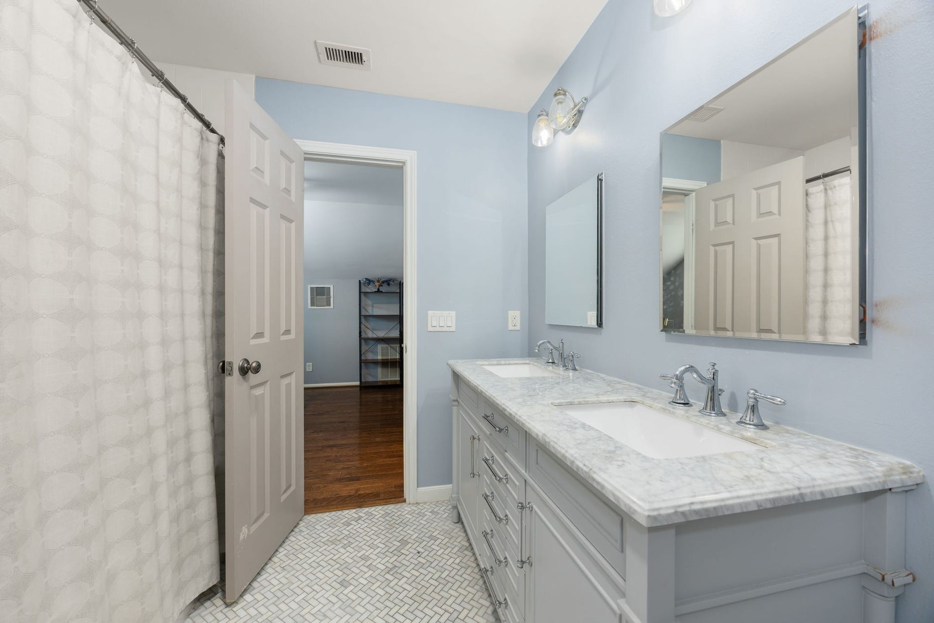 10831 Britoak Lane, Houston, TX 77079 10831 Britoak Lane, Houston, TX 77079