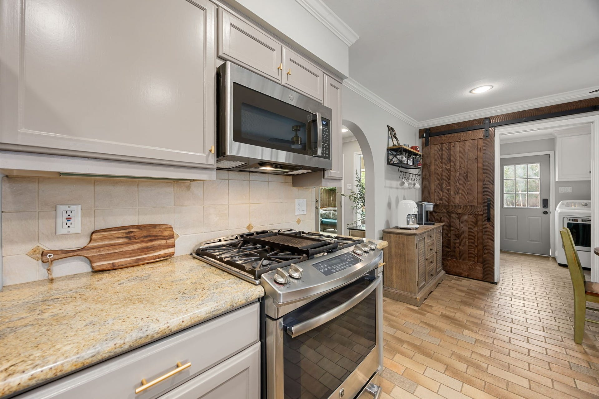 10831 Britoak Lane, Houston, TX 77079 10831 Britoak Lane, Houston, TX 77079