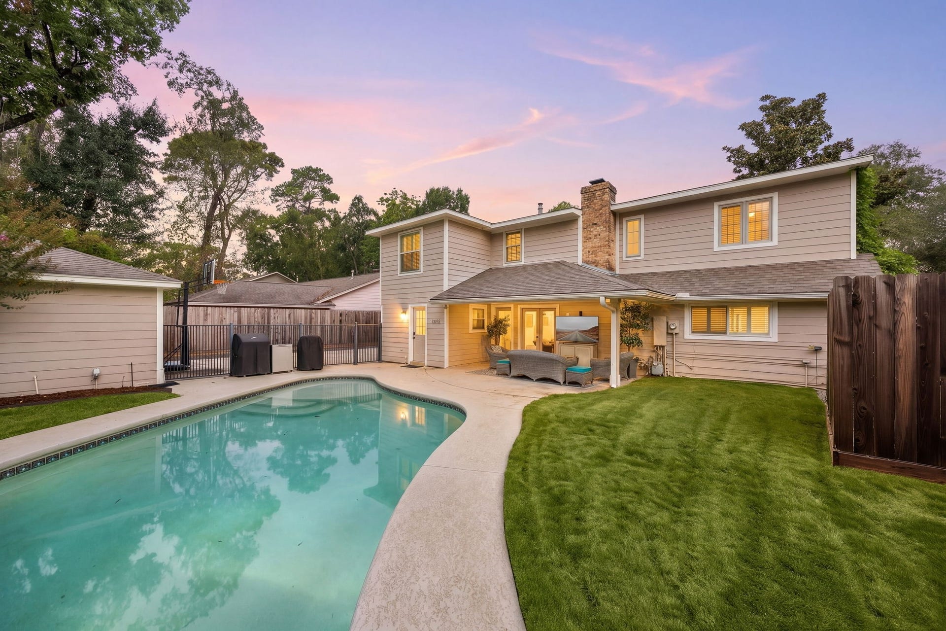 10831 Britoak Lane, Houston, TX 77079 Another view of the pool and the covered patio.