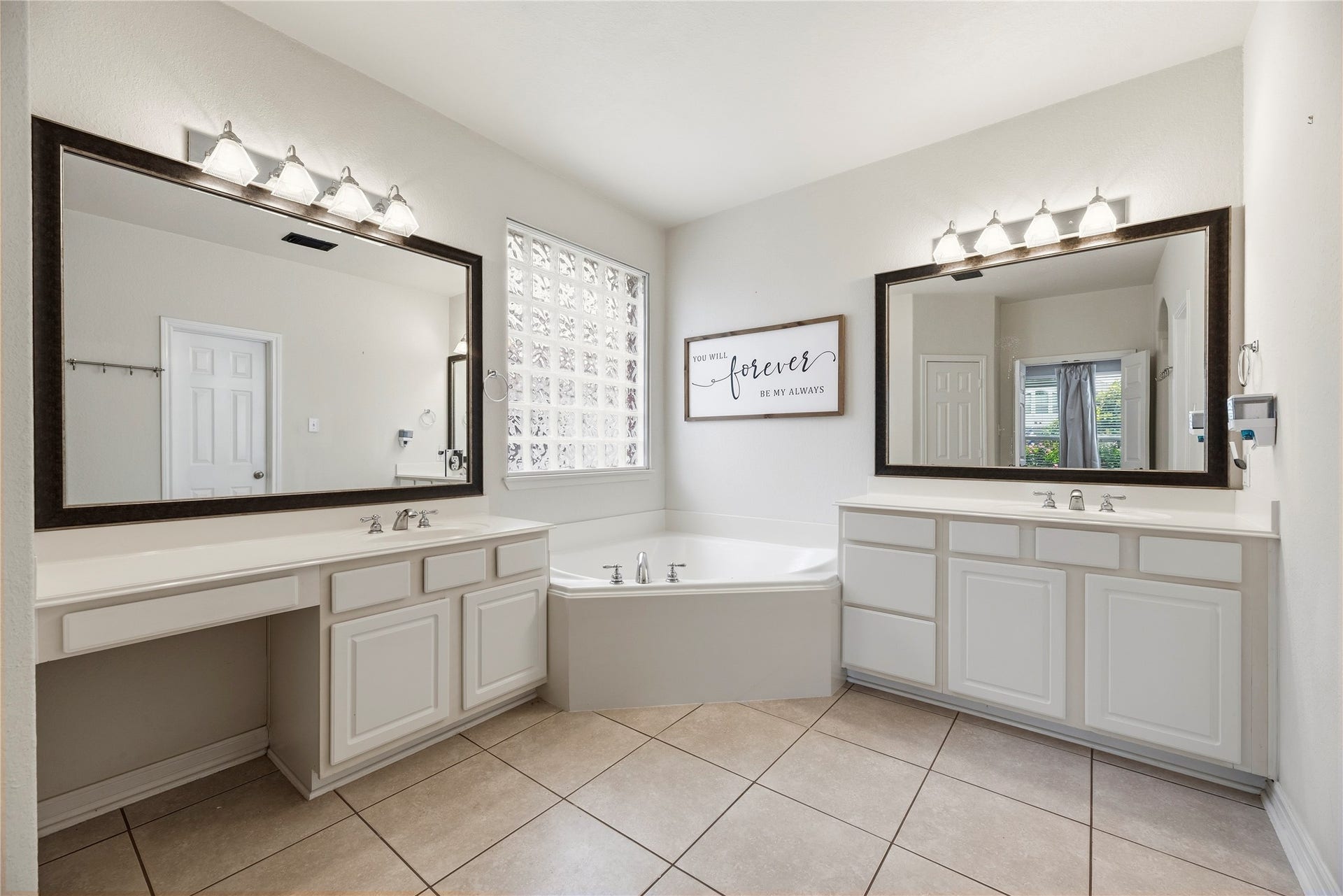 3707 Cat Springs Lane, Missouri City, TX 77459 Indulge in the private ensuite bathroom, complete with double sinks, a jetted tub for relaxation, and a dedicated vanity area.