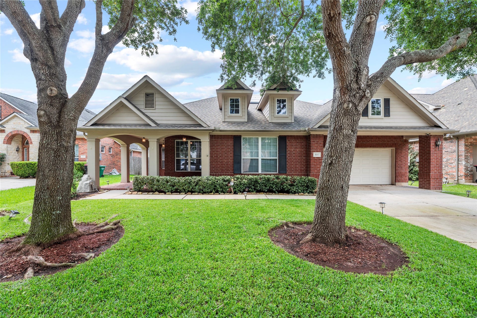 3707 Cat Springs Lane, Missouri City, TX 77459 Thank you for viewing our listing. We'd love to show you this home! Call us today to schedule your private showing.