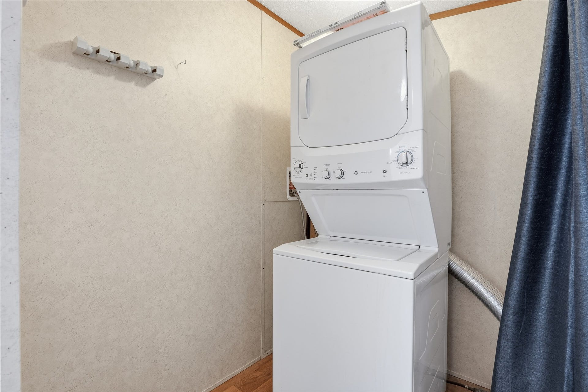 801 Genoa Red Bluff Road, Pasadena, TX 77504 Laundry
