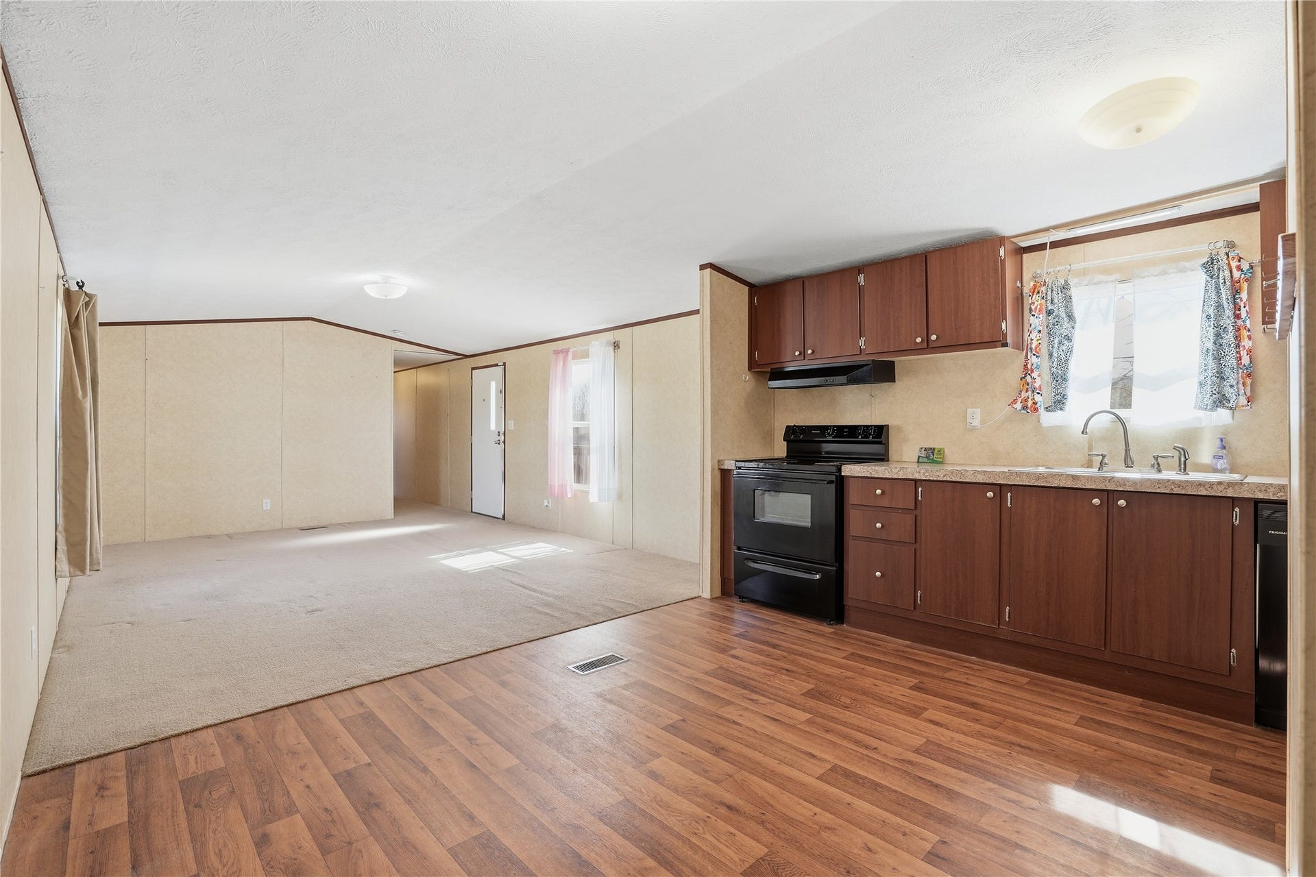 801 Genoa Red Bluff Road, Pasadena, TX 77504 Breakfast, kitchen and family room