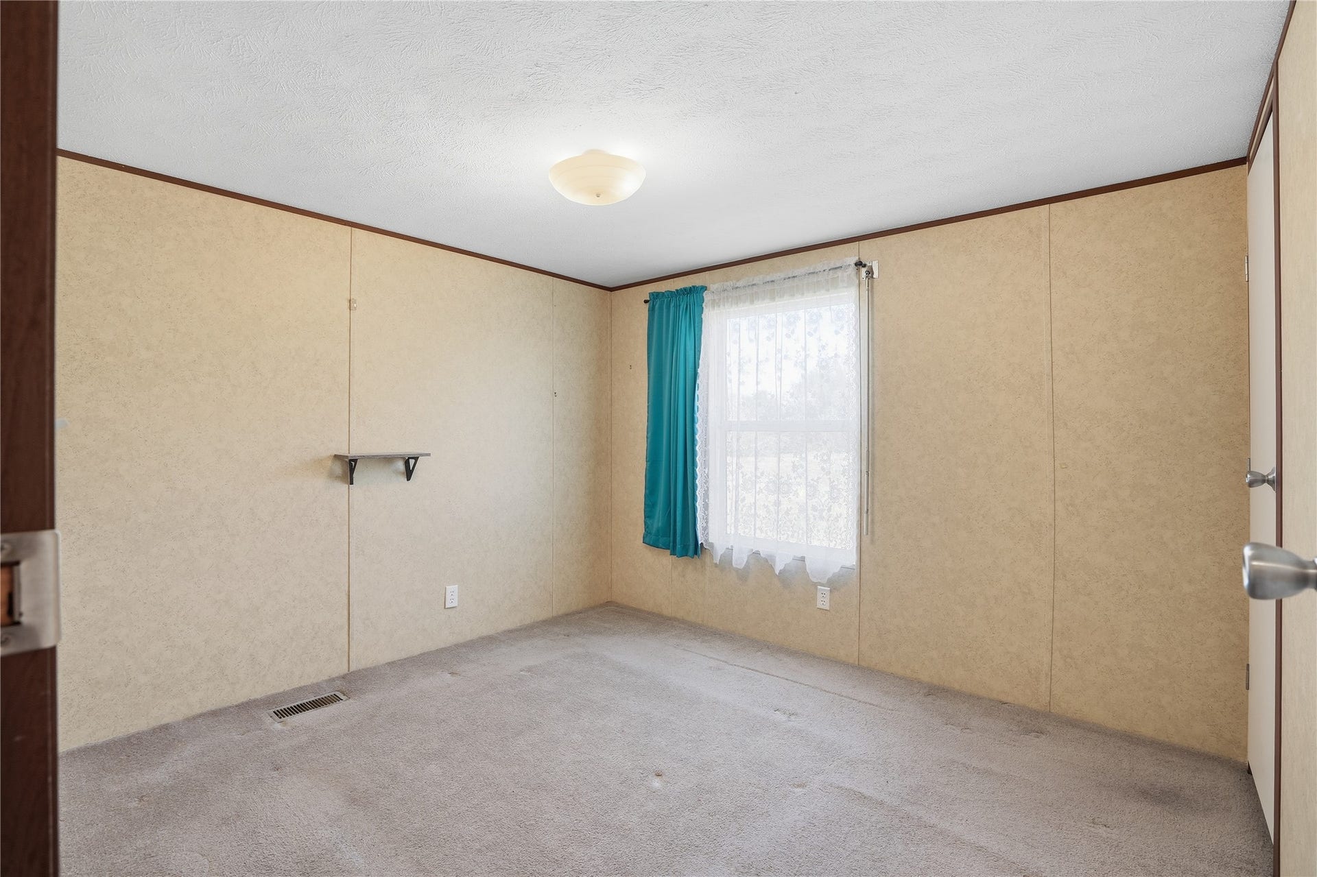 801 Genoa Red Bluff Road, Pasadena, TX 77504 middle bedroom