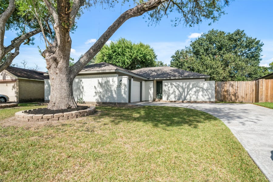Property photo for 3200 Sand Reef Lane, League City, TX