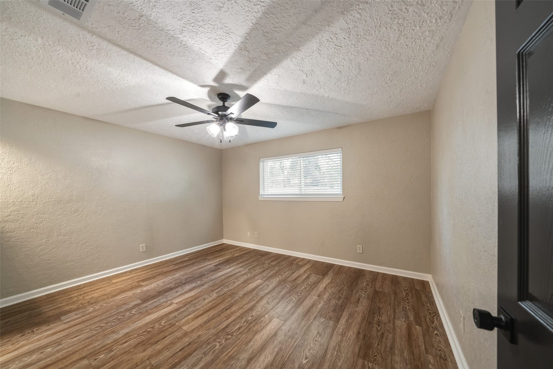 3200 Sand Reef Lane, League City, TX 77573 Primary bedroom