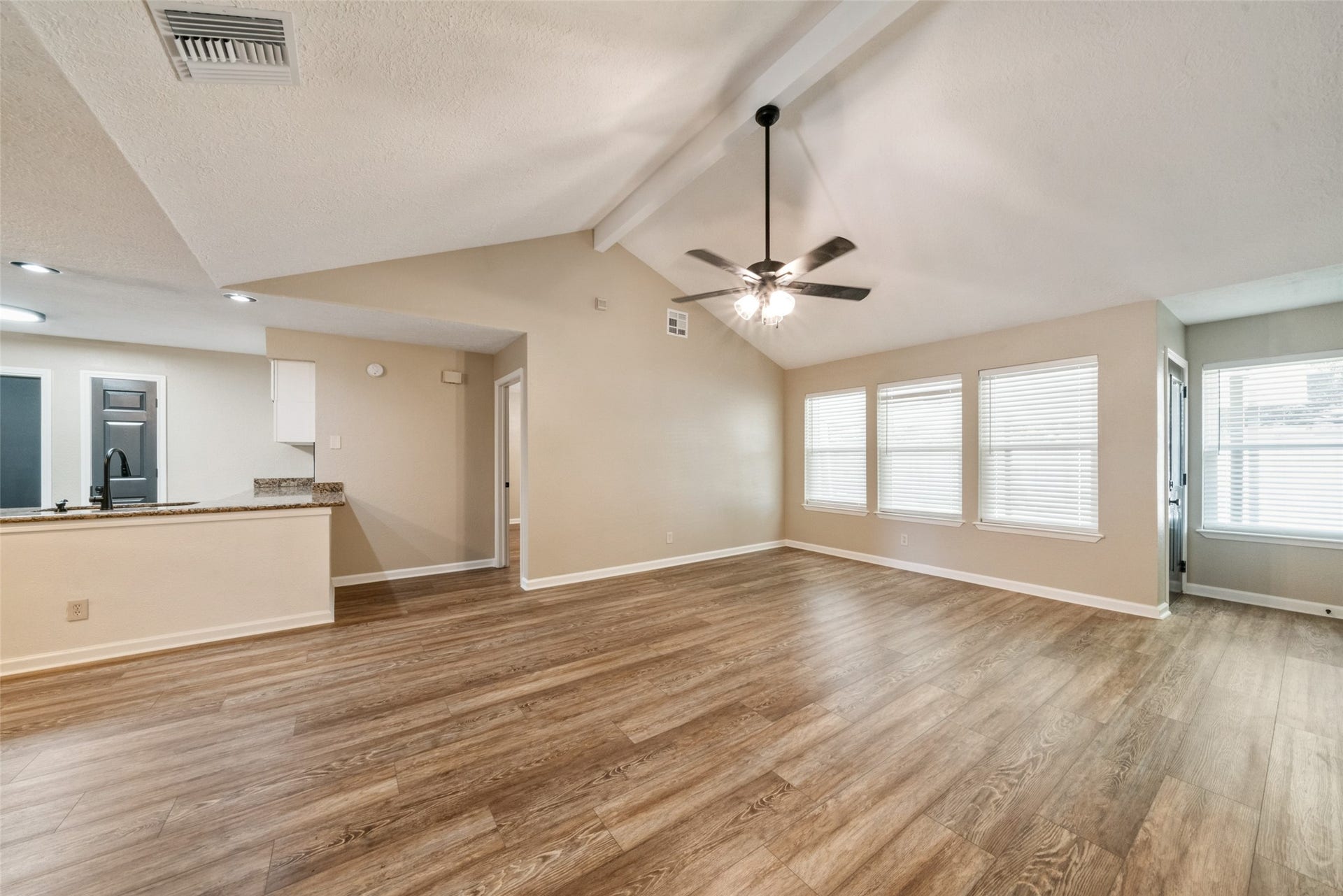 3200 Sand Reef Lane, League City, TX 77573 Living room and kitchen viewed from the front door