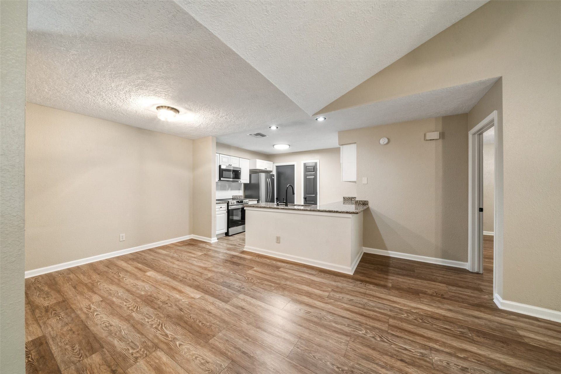 3200 Sand Reef Lane, League City, TX 77573 Dining area and kitchen