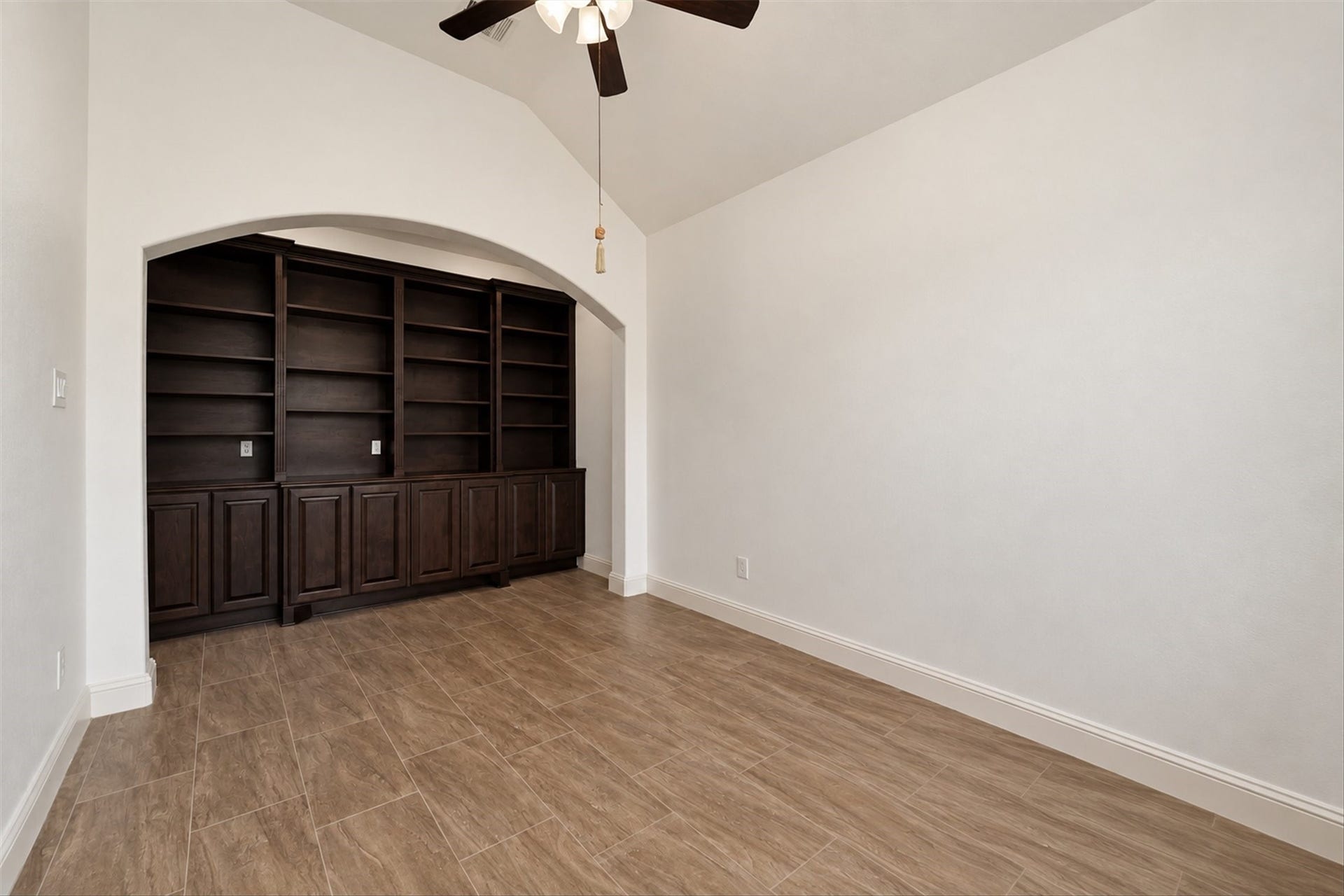 19838 Rojo Rock Lane, Cypress, TX 77433 Customized Built- In Cabinets