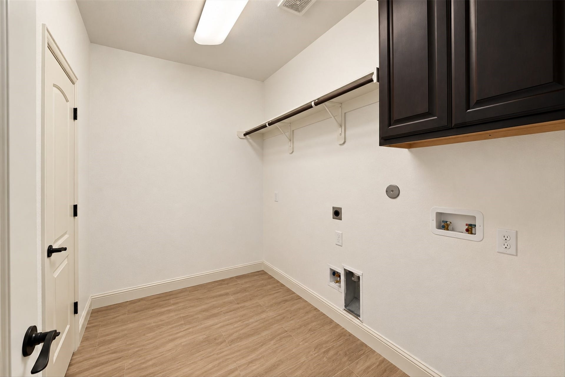 19838 Rojo Rock Lane, Cypress, TX 77433 Laundry Room That Connects to Primary Closet