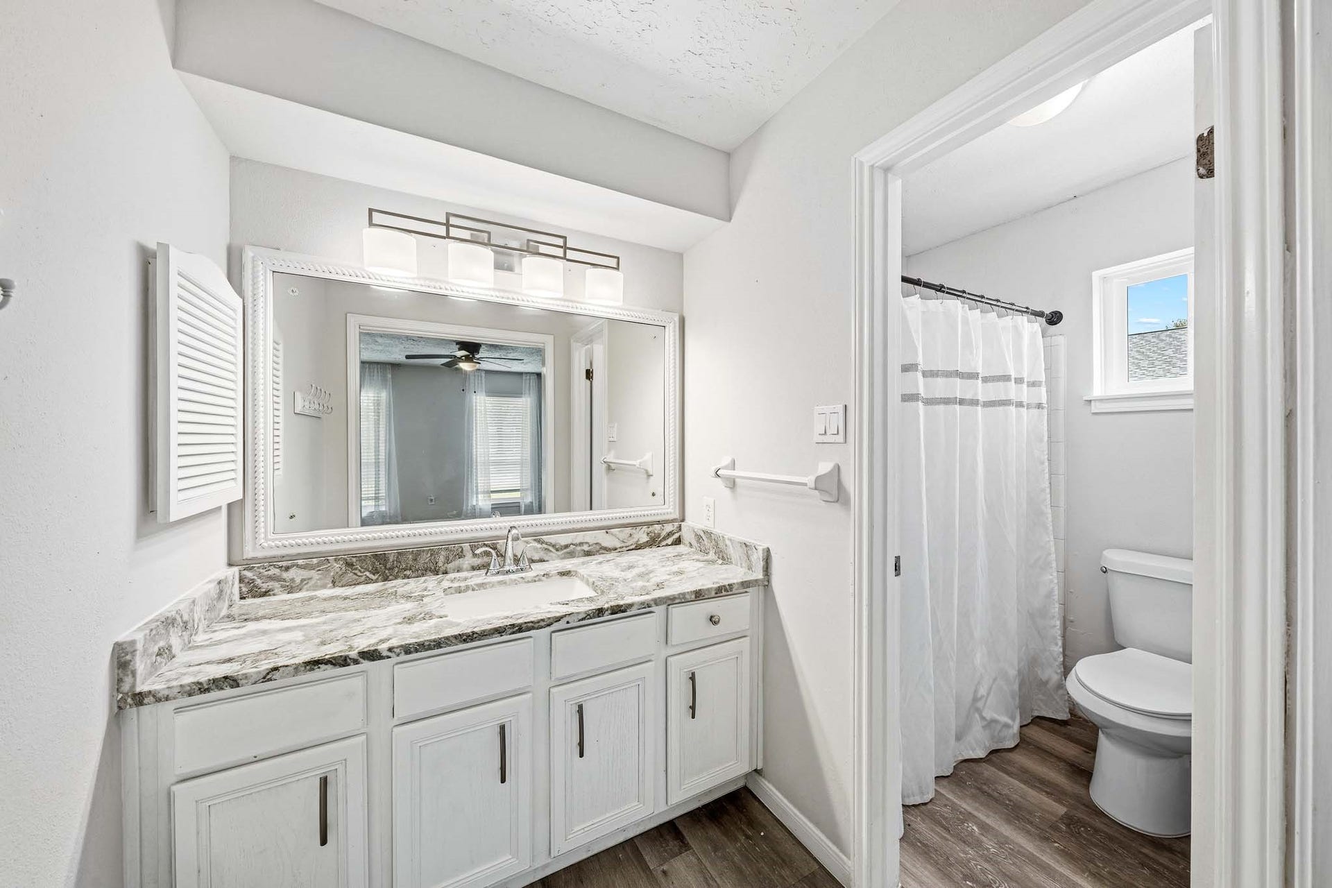 12010 Dorrance Lane, Meadows Place, TX 77477 ... and this lovely en suite bathroom.