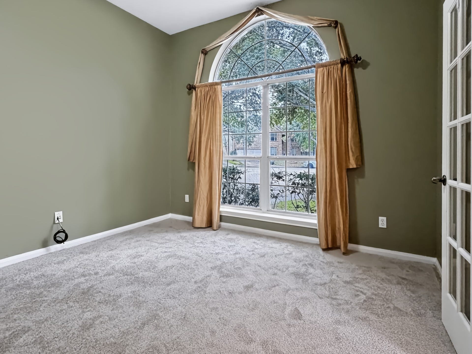 5810 Larch Leaf Lane, Richmond, TX 77469 Guest Bedroom 1 features a distinctive arched window, natural light and comfortable proportions for family or overnight guests.