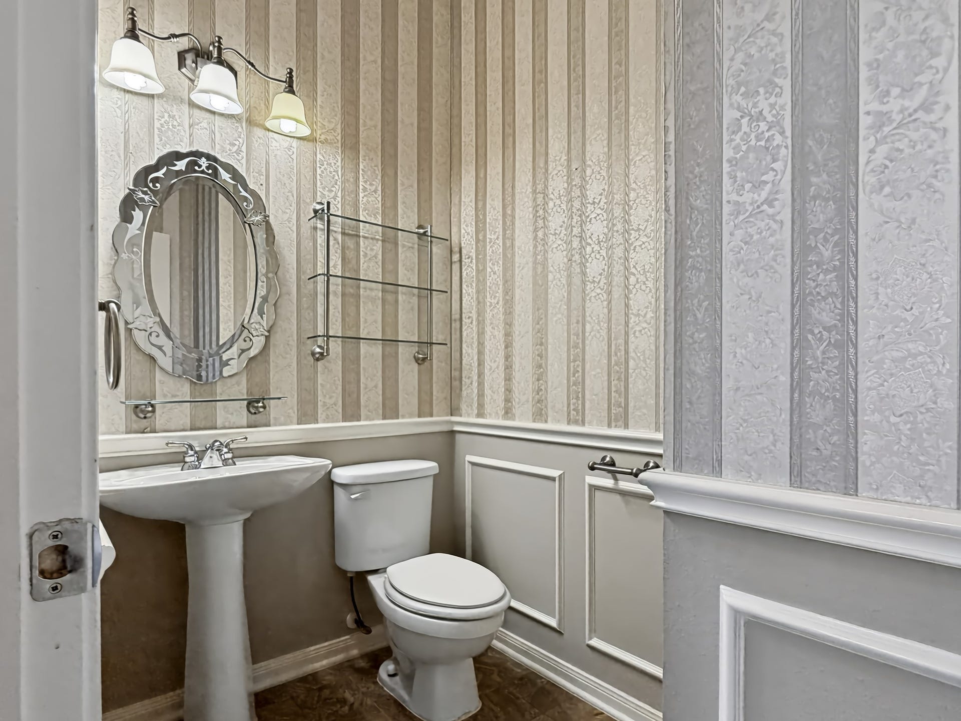 5810 Larch Leaf Lane, Richmond, TX 77469 Half Bathroom