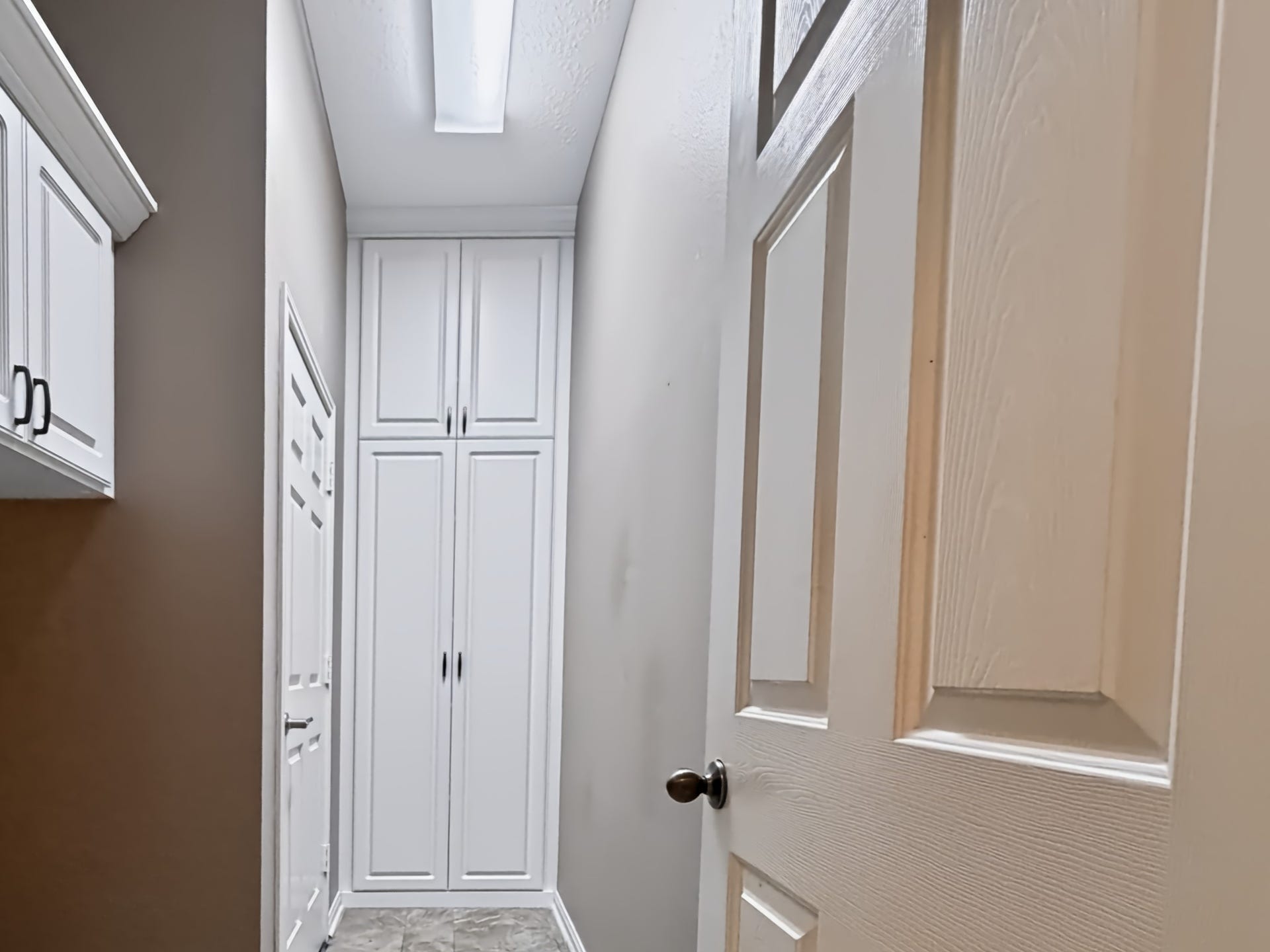 5810 Larch Leaf Lane, Richmond, TX 77469 The utility room adds valuable everyday storage with custom built-in cabinetry to help keep household essentials organized. Room leads to the two-car garage, which also has extra space for you.