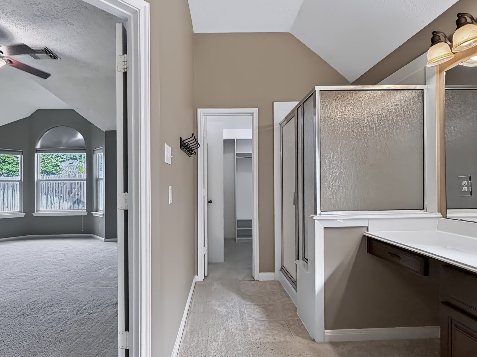 5810 Larch Leaf Lane, Richmond, TX 77469 Primary Bathroom