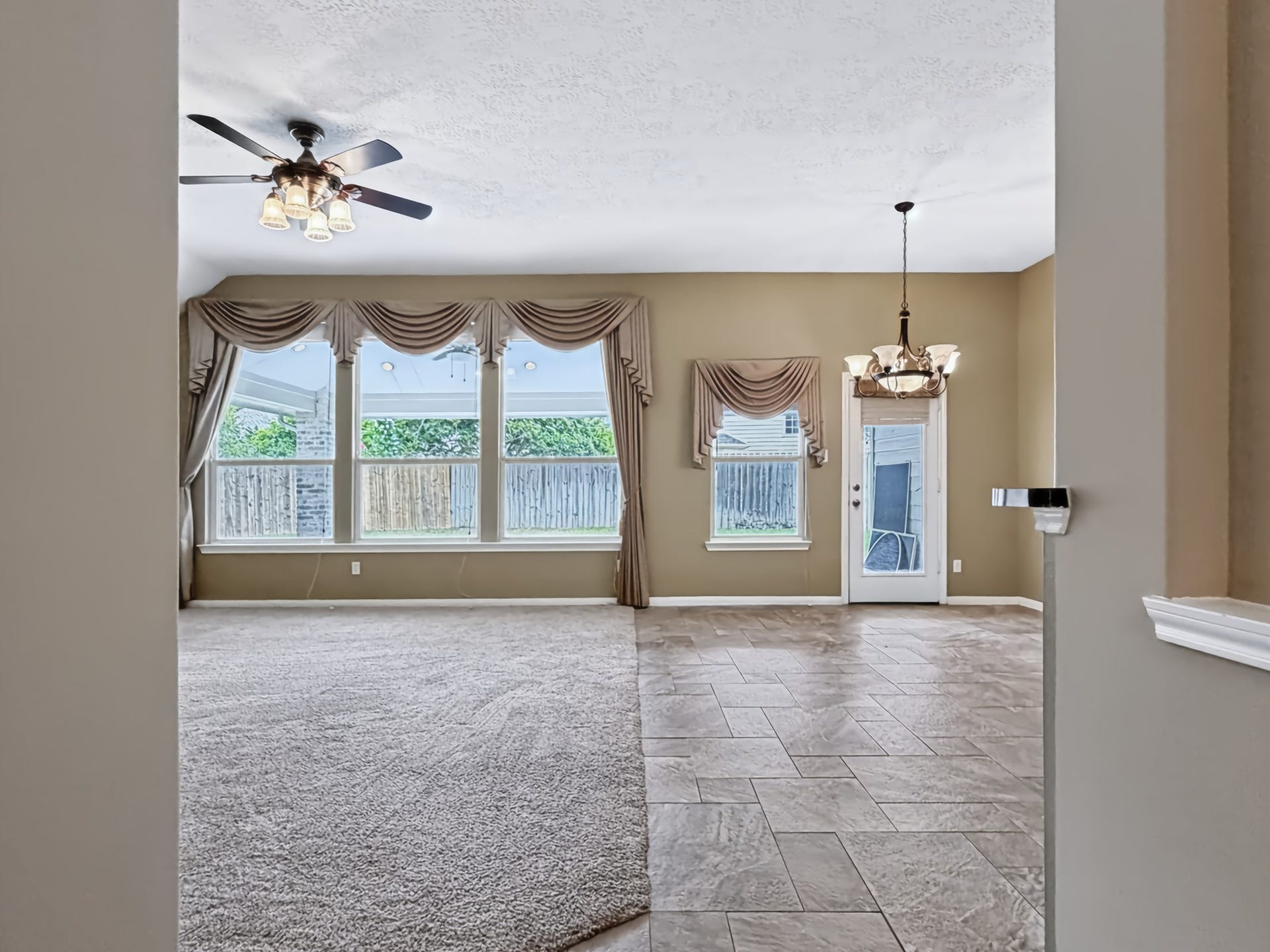 5810 Larch Leaf Lane, Richmond, TX 77469 Family & Breakfast Rooms