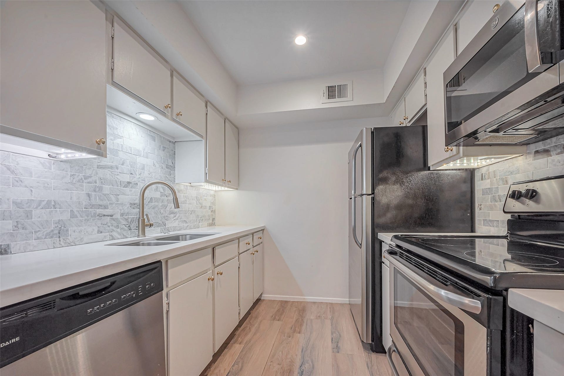4639 Wild Indigo Street, #27/461, Houston, TX 77027 4639 Wild Indigo Street, #27/461, Houston, TX 77027