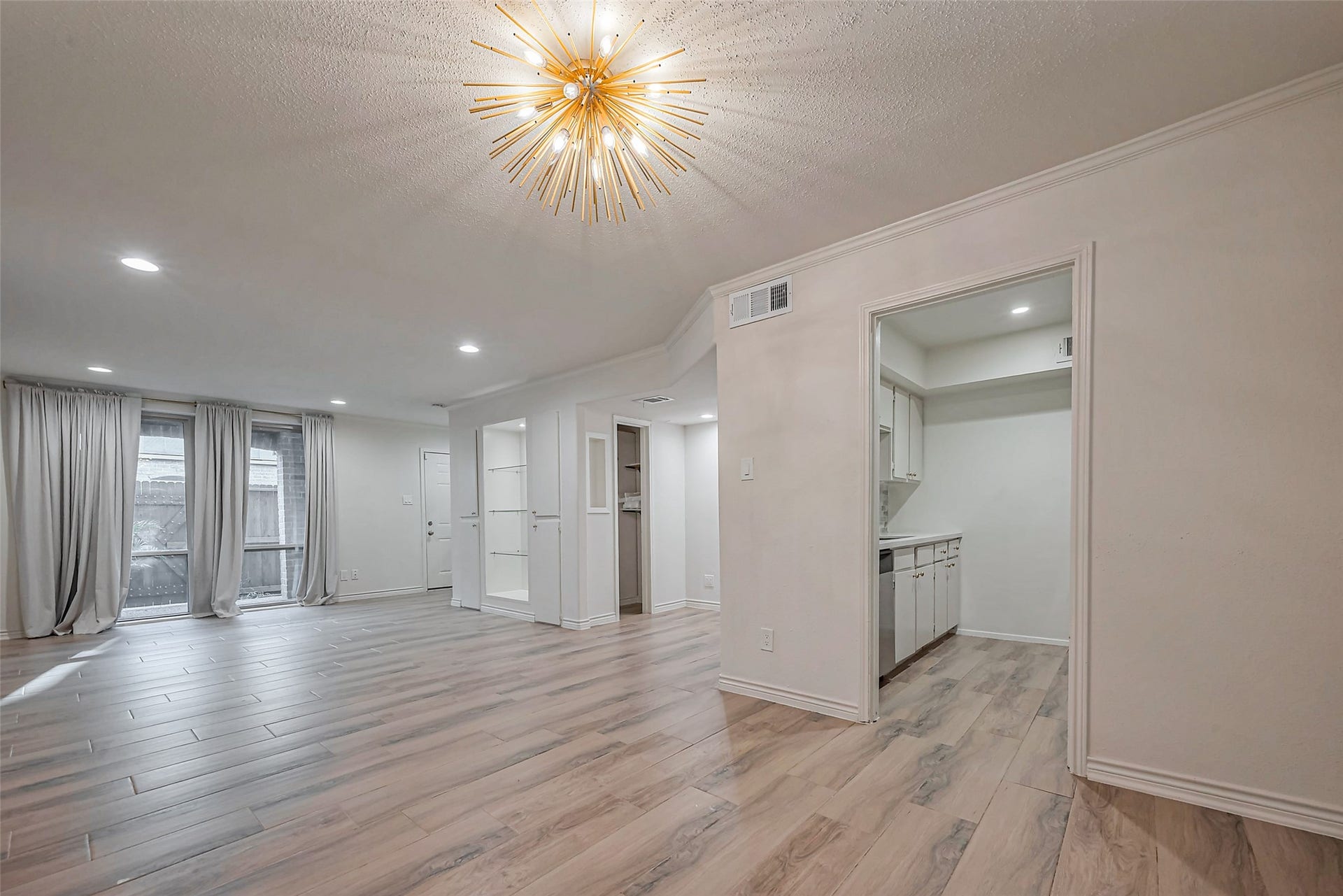 4639 Wild Indigo Street, #27/461, Houston, TX 77027 4639 Wild Indigo Street, #27/461, Houston, TX 77027