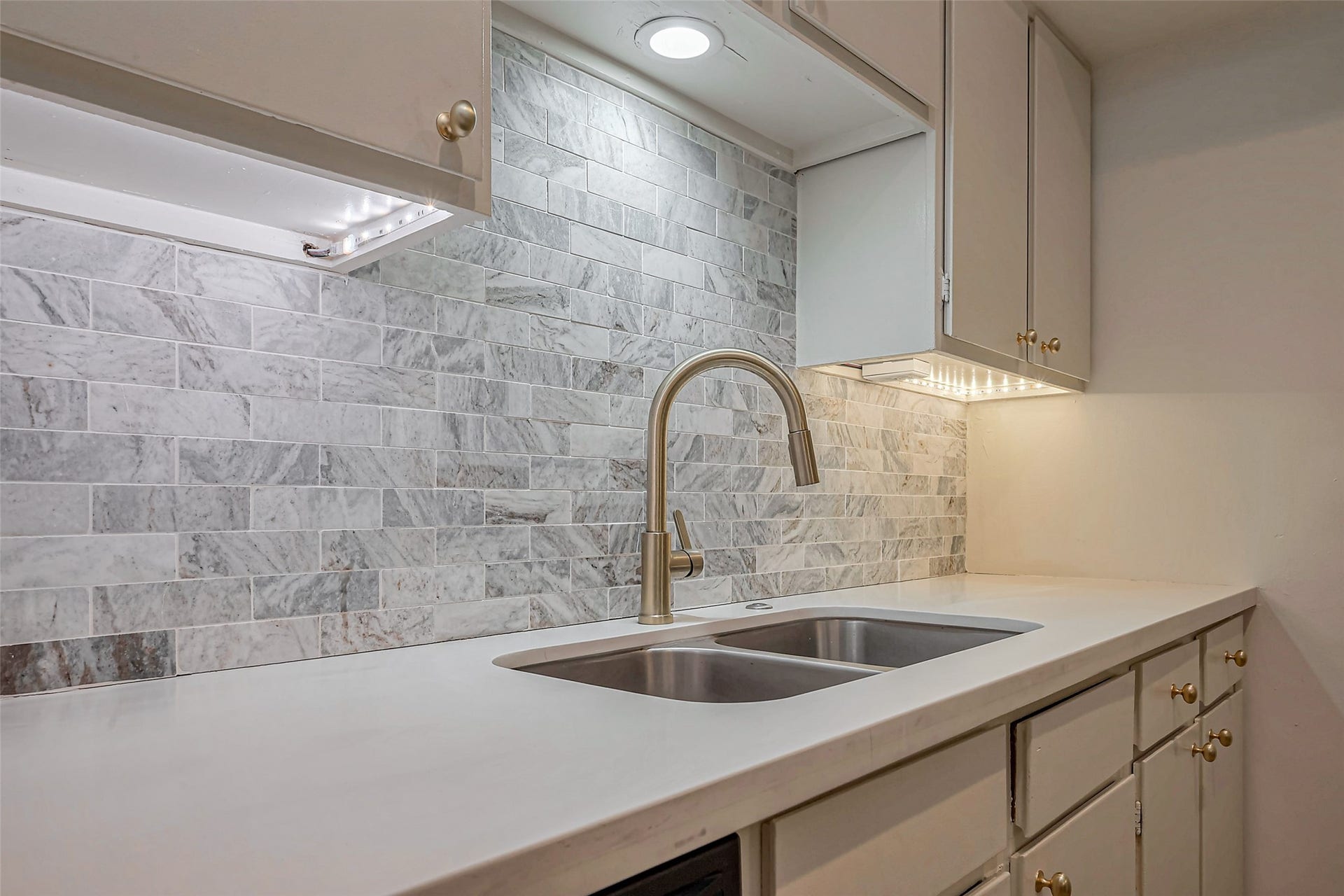 4639 Wild Indigo Street, #27/461, Houston, TX 77027 4639 Wild Indigo Street, #27/461, Houston, TX 77027