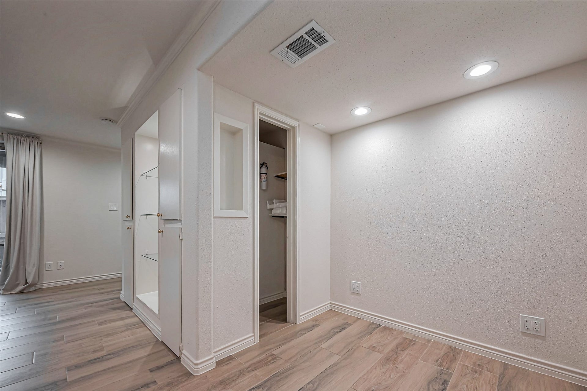 4639 Wild Indigo Street, #27/461, Houston, TX 77027 4639 Wild Indigo Street, #27/461, Houston, TX 77027