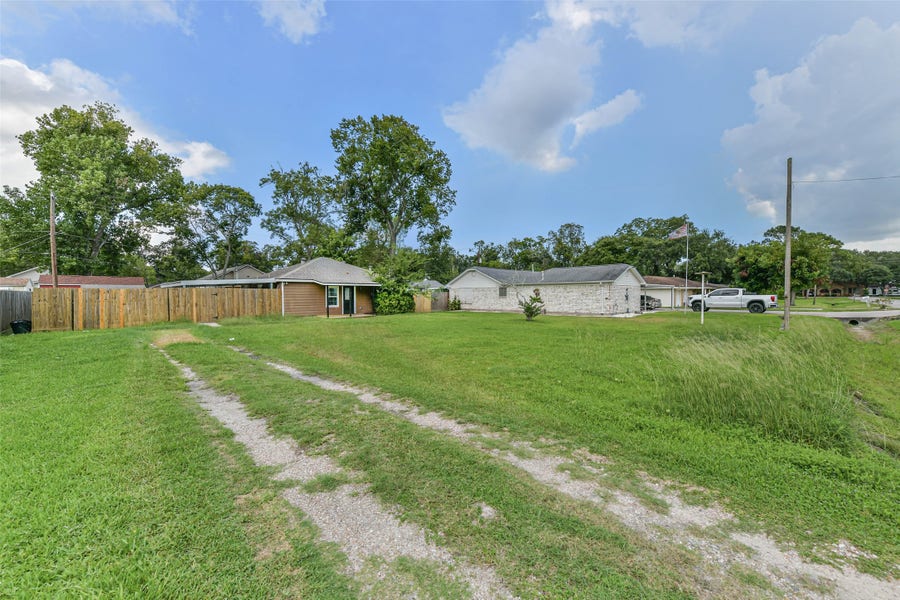 Property photo for 11830 15th Street, Santa Fe, TX